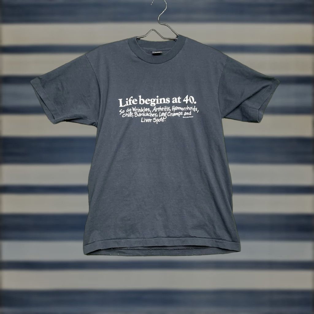 Vintage VINTAGE Screen Stars Single Stitch Life Begins at 40 Shirt Mens L Blue 1980s Birthday Humor 40th Mens Shirt Wow Size US L / EU 52-54 / 3 - 1 Thumbnail