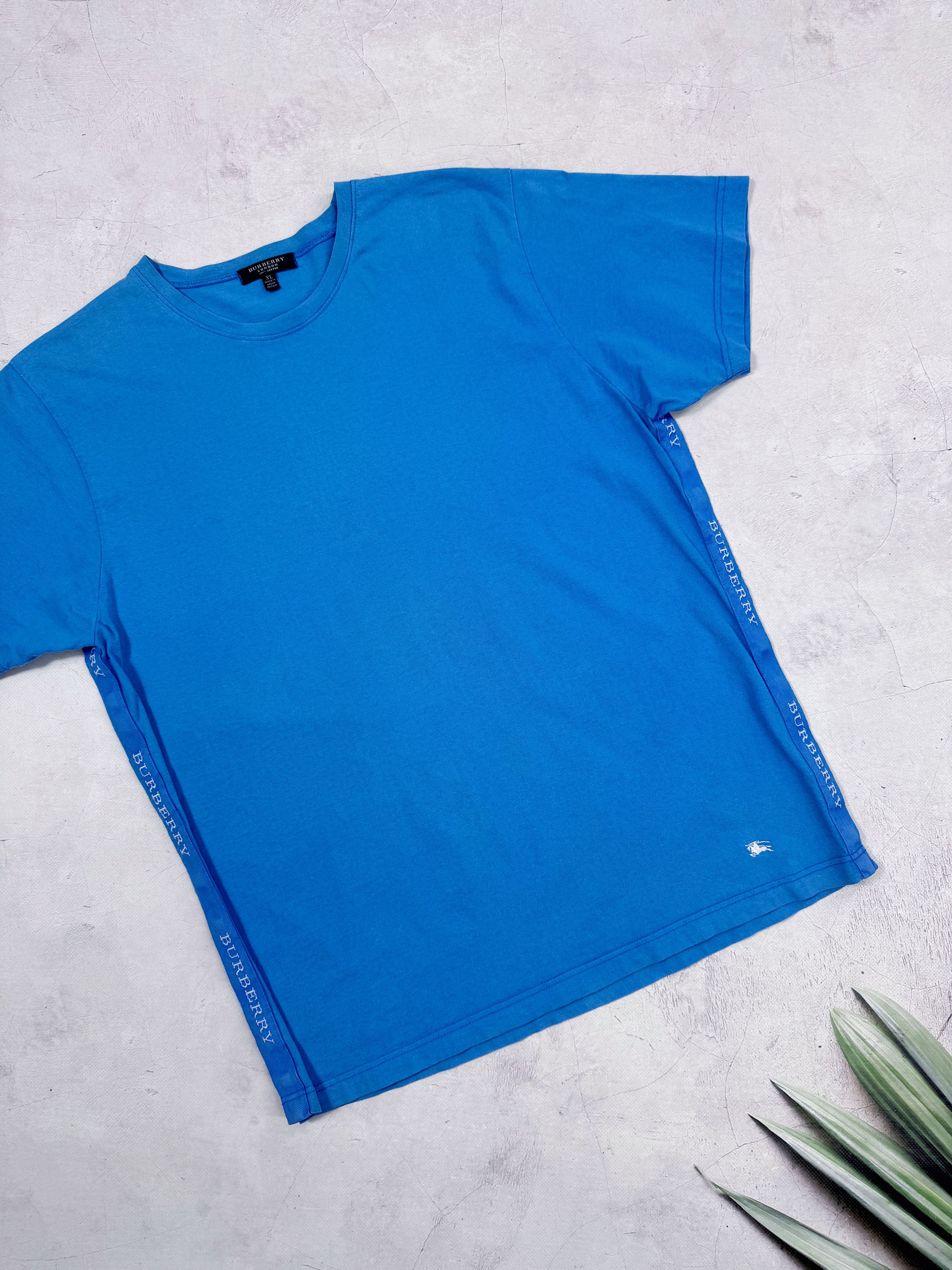 Burberry Vintage Burberry London T-Shirt Lampas Logo Blue Cotton Size US M / EU 48-50 / 2 - 4 Thumbnail
