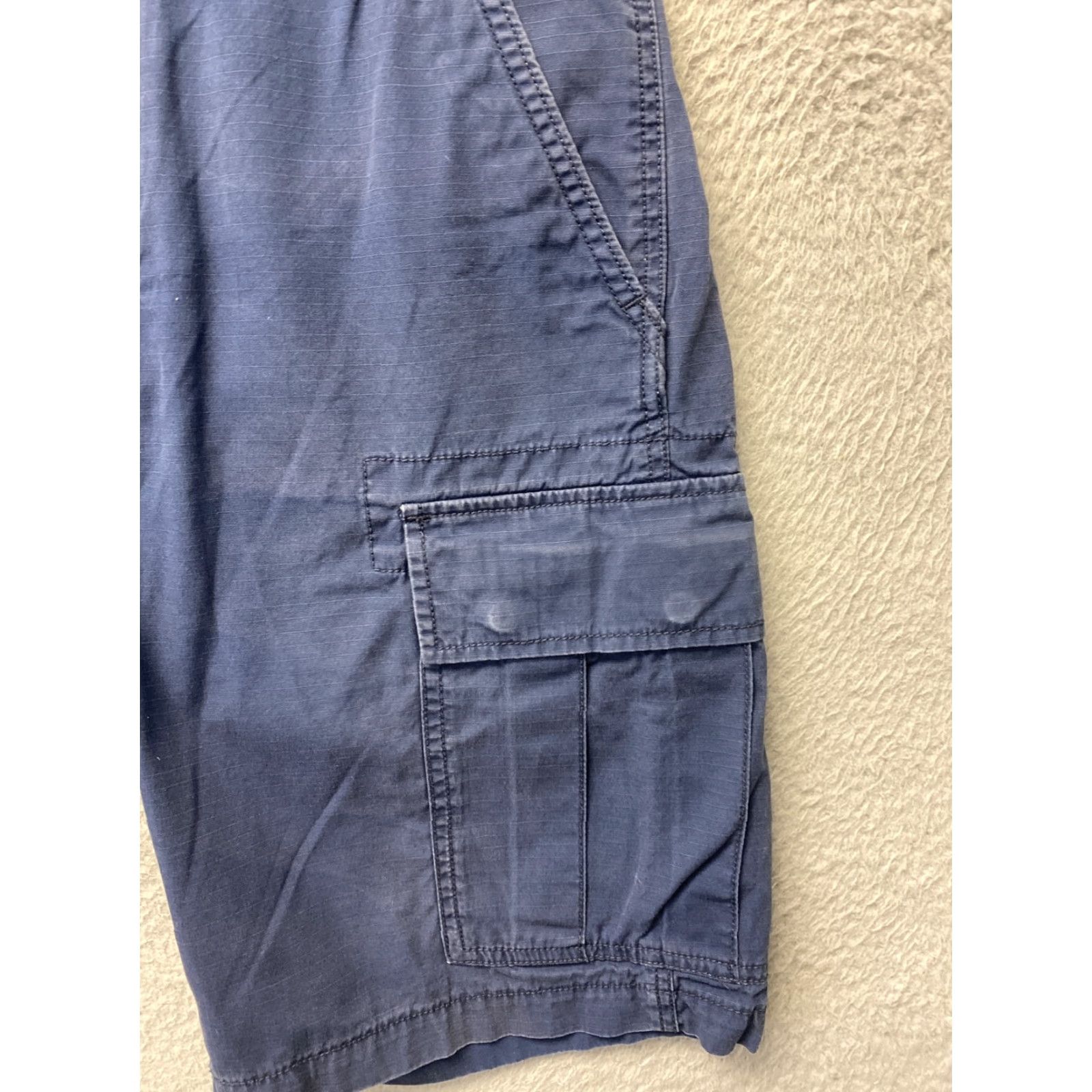 Vintage Levi’s Shorts Cargo 30 Navy Flat Front Regular Adult Cotton Blend Golf Rugby Outdoor Casual Mens Size US 30 / EU 46 - 3 Thumbnail