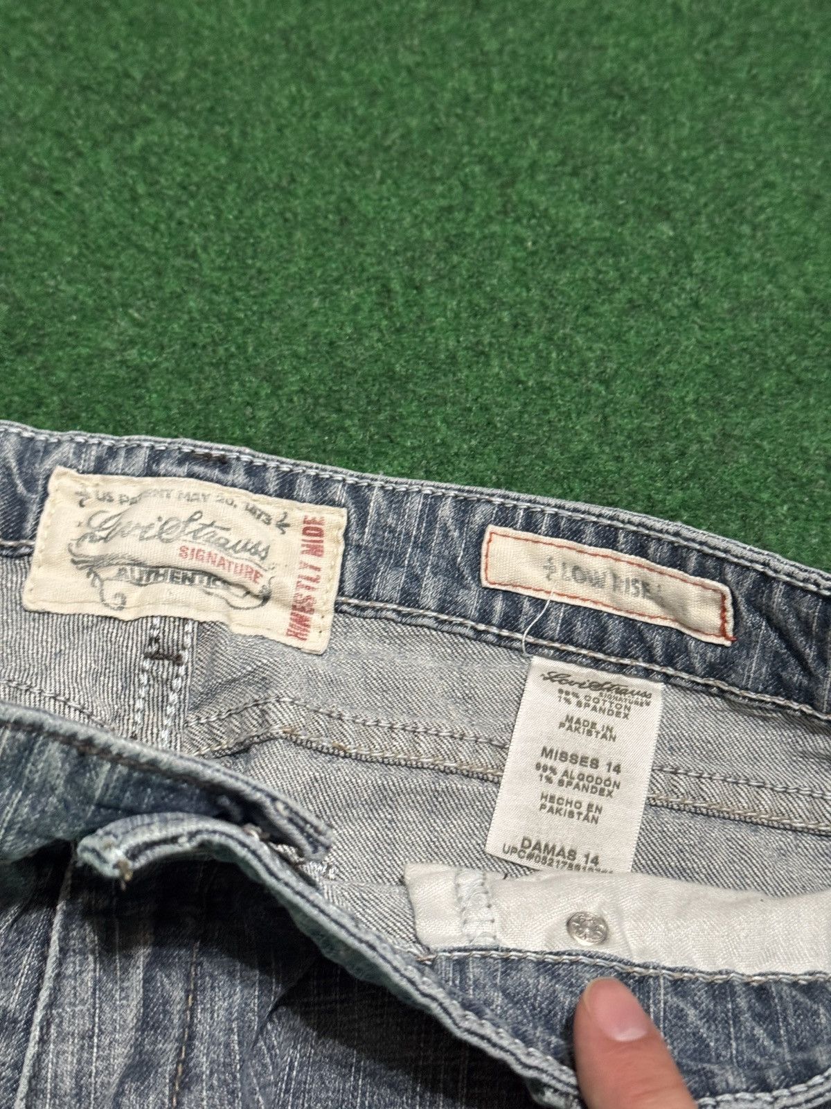Levi's Vintage Clothing Levis Vintage Jorts 14 Baggy Low Rise 34 12” Denim Shorts Size 36" / US 14 / IT 50 - 3 Thumbnail