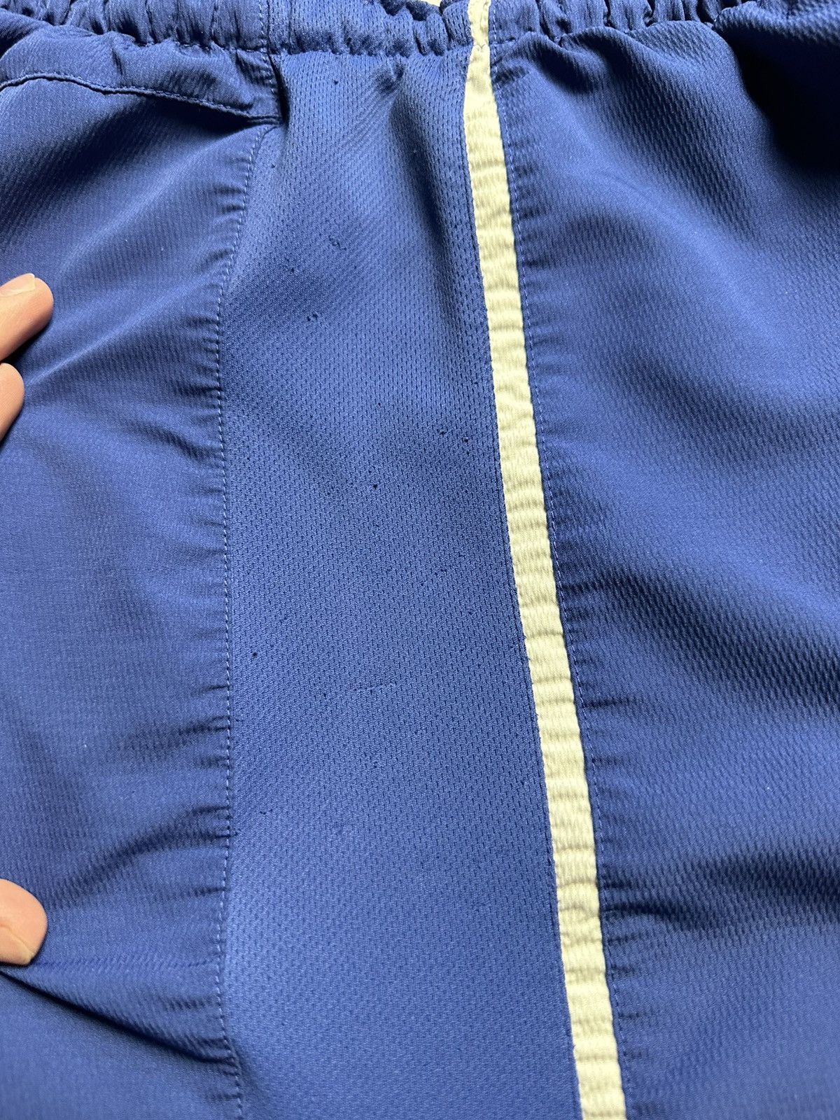 Nike × Vintage Vintage Nike Manchester United soccer shorts size S blue Size US 30 / EU 46 - 7 Thumbnail