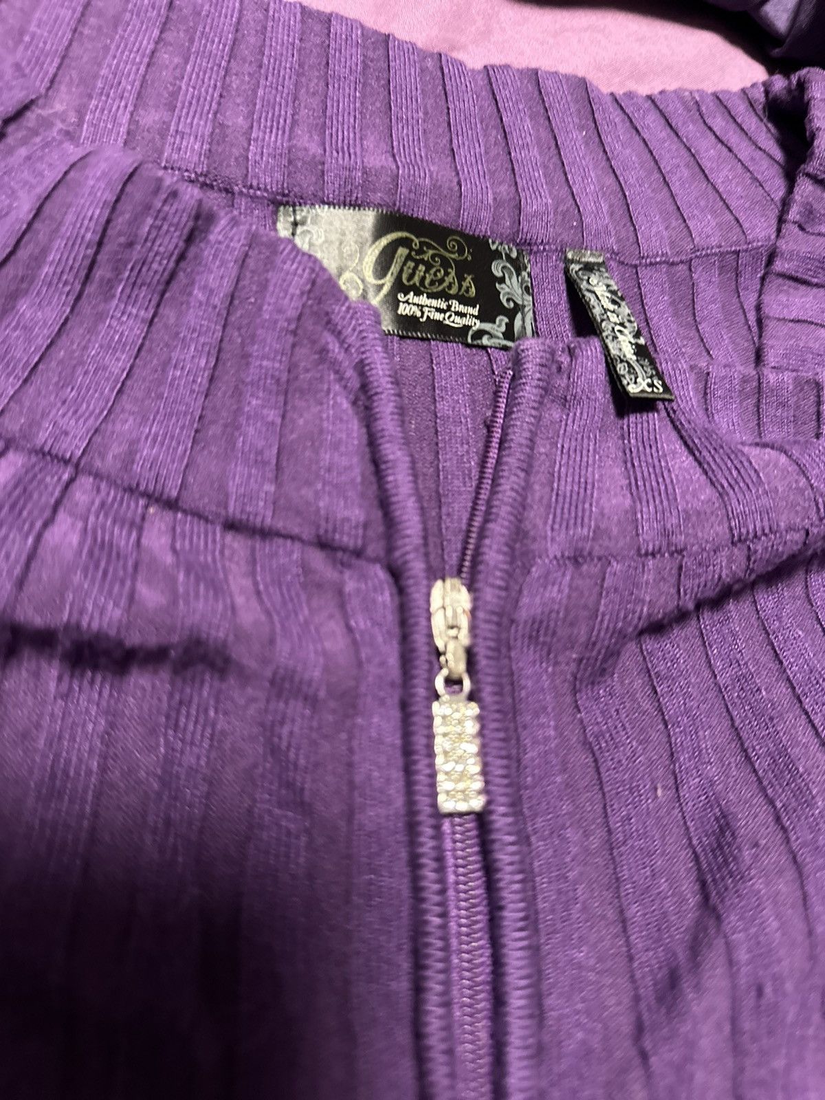 Guess super cute guess tight fitting sweater Size XS / US 0-2 / IT 36-38 - 2 Thumbnail