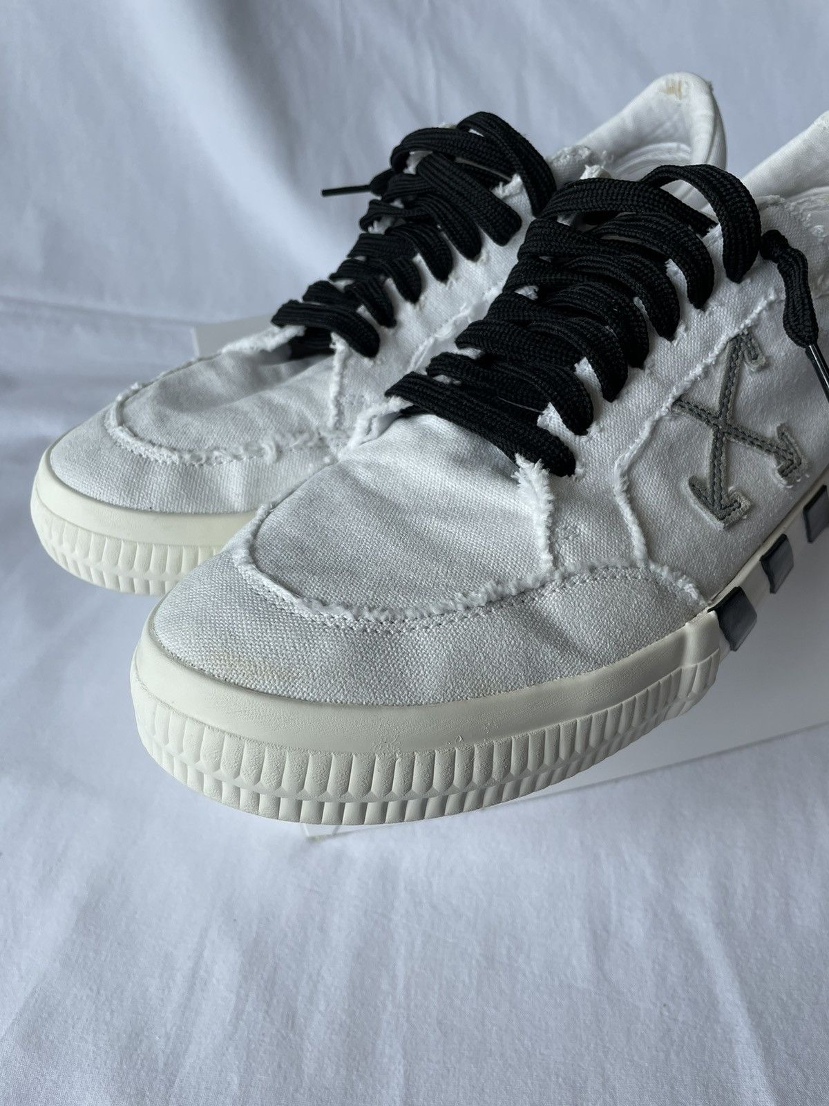Off-White Off White Vulcanized Low sneakers Size US 10.5 / EU 43-44 - 5 Thumbnail