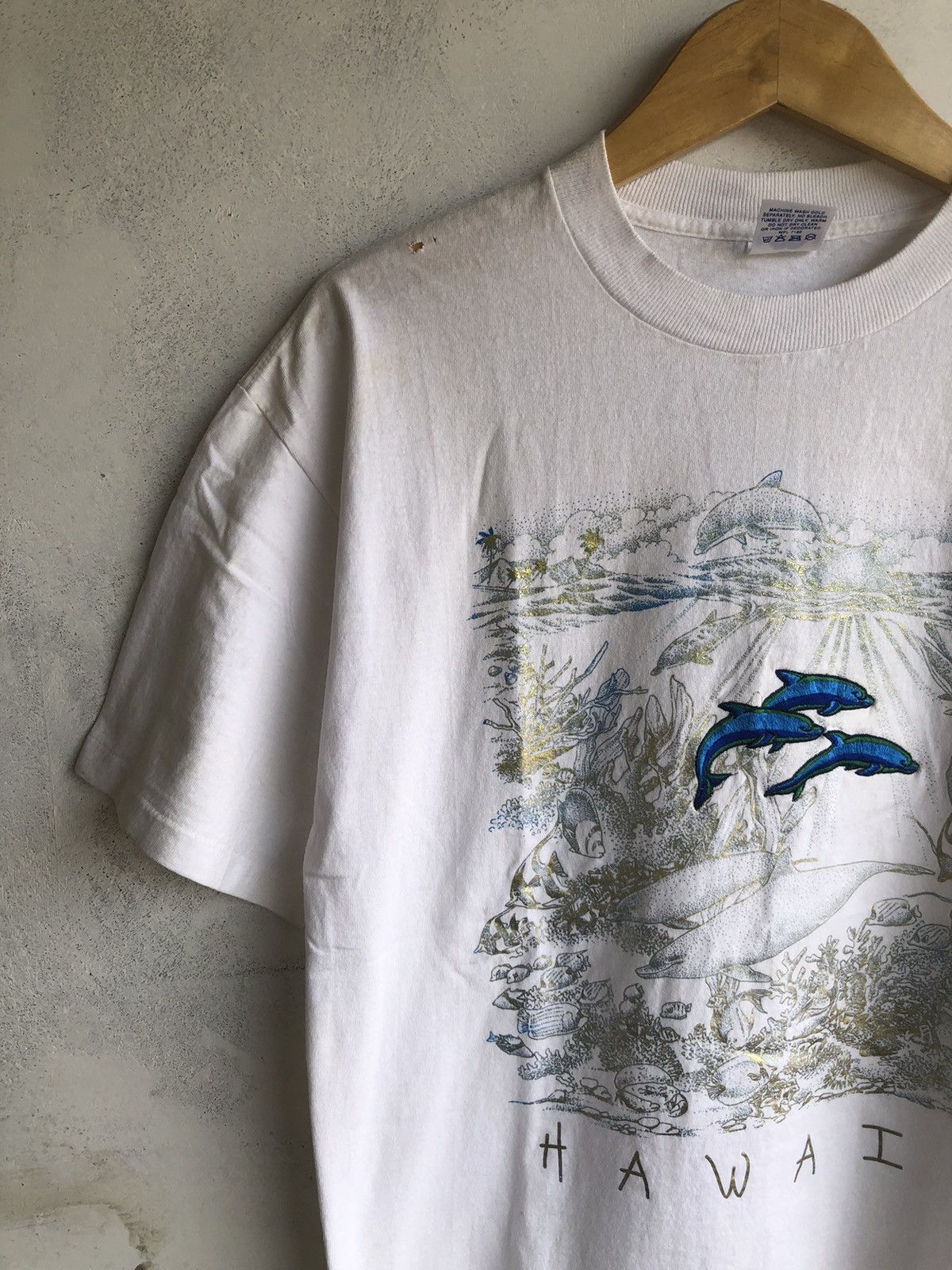 Japanese Brand 🔥RARE🔥Vintage 90s Hawaii Dolpin Big Logo Tshirt Size US L / EU 52-54 / 3 - 3 Thumbnail