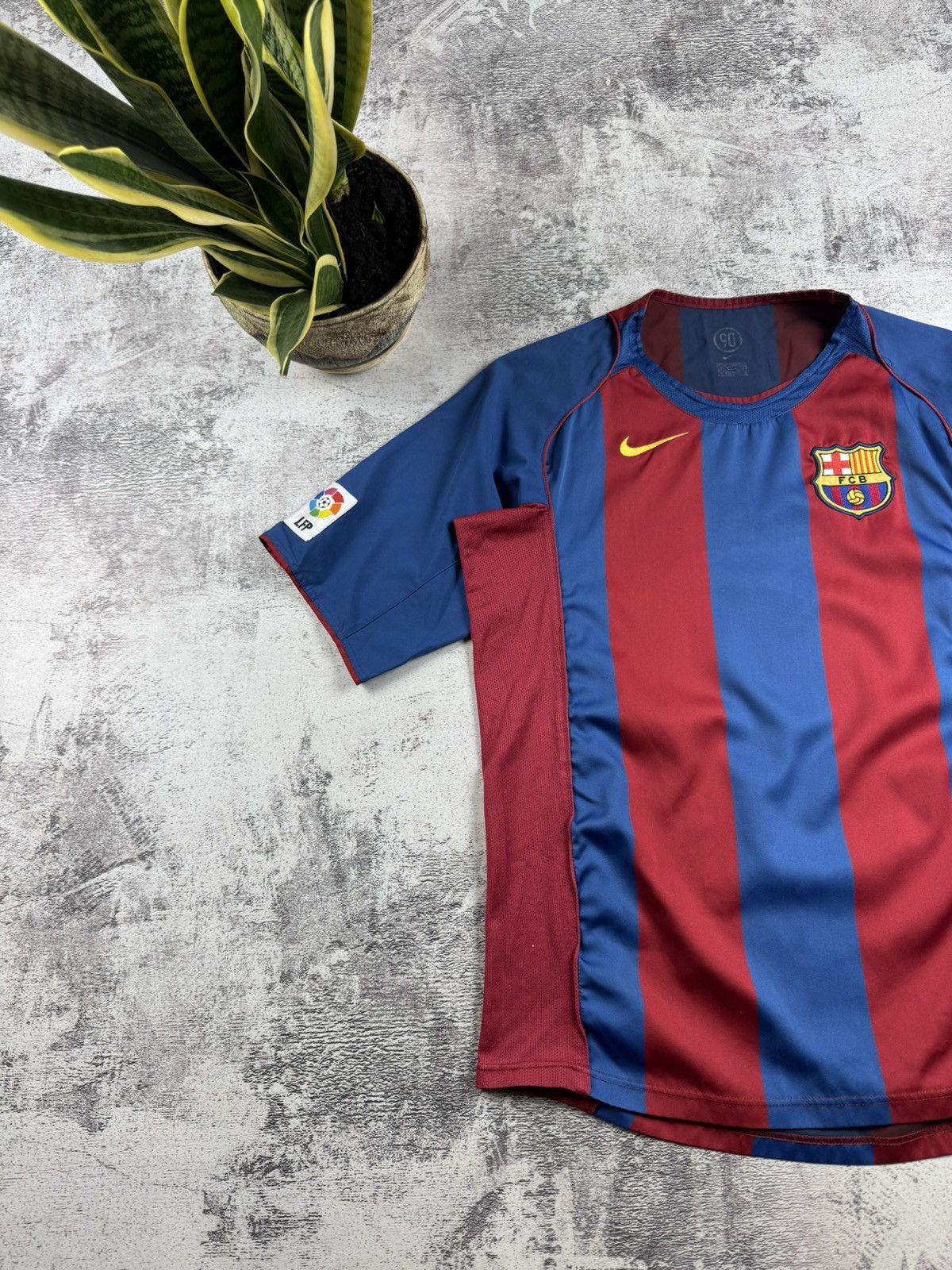 Nike BARCELONA 2004/2005/2006 Home Vintage Nike Soccer Football Football Shirt Jersey Size US S / EU 44-46 / 1 - 2 Thumbnail