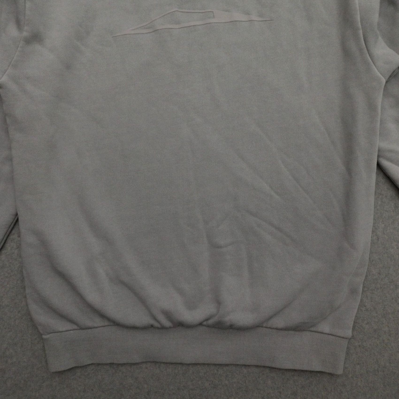 Vintage Tesla Sweatshirt Adult Medium Crewneck Pullover Blue (22X27) Size: Medium MEASUREMENTS ARE PROVIDED IN PICTURES Womens Mens Boys Girls Size US M / EU 48-50 / 2 - 6 Thumbnail
