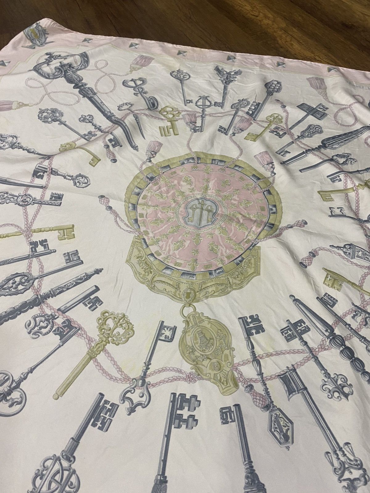 Hermes Authentic Vintage Hermes Scarf 100% Silk Size ONE SIZE - 11 Thumbnail