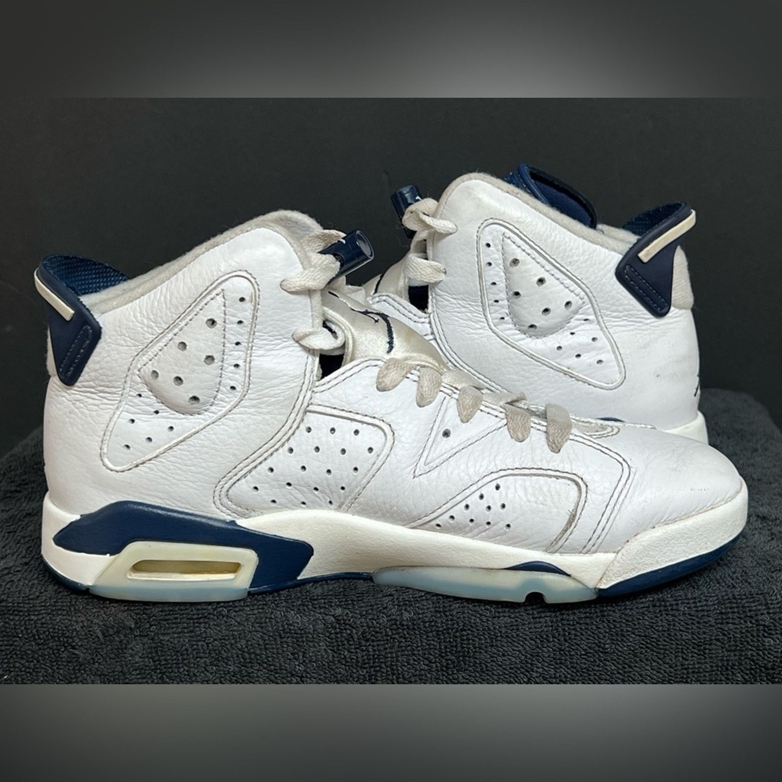 Jordan Brand Air Jordan 6 Retro Midnight Leather Shoes 5.5Y Women 7 Size US 7 / IT 37 - 6 Thumbnail