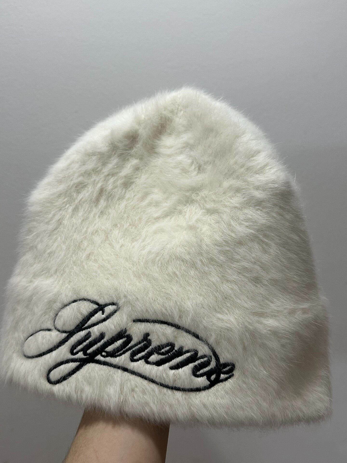 Kangol × Supreme Supreme Kangol Furgora Script Beanie white fur