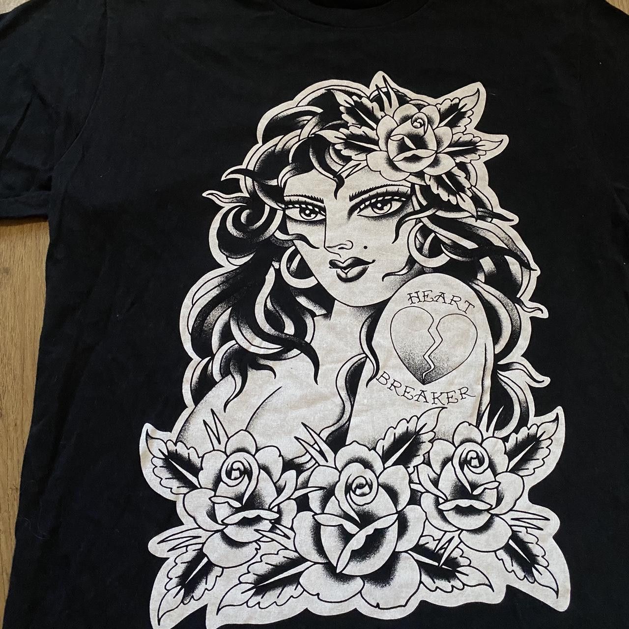 Gildan Black and white EdHardy Roses Tatto hot pretty girl Size US M / EU 48-50 / 2 - 3 Thumbnail