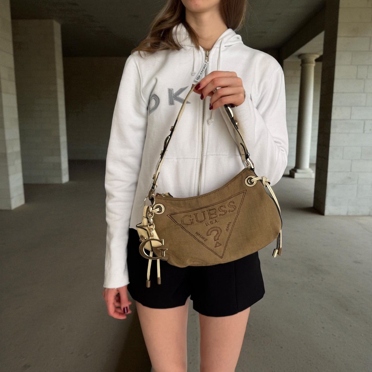 Guess Guess Early 2000’s Vintage Y2K Shoulder Bag Size ONE SIZE - 1 Thumbnail