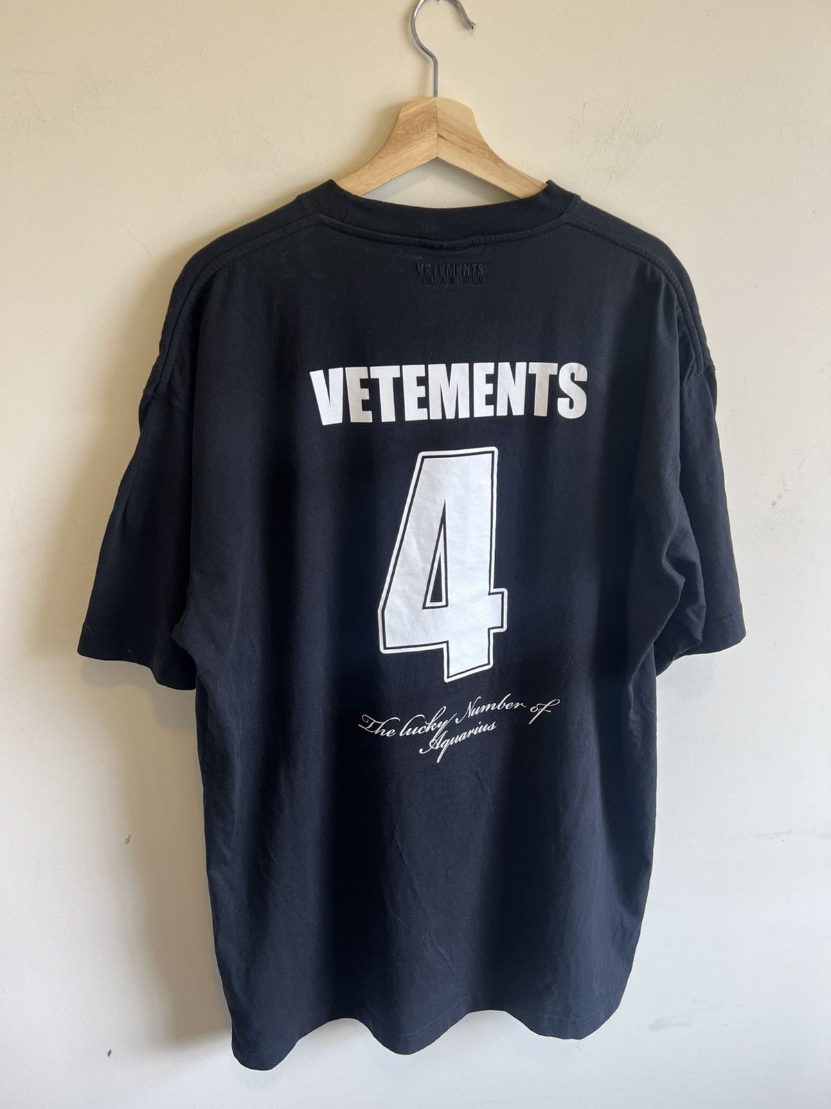 Vetements AW20 “Uranus” Planet Jersey Tee Plant Aquarius Denma Size US L / EU 52-54 / 3 - 1 Thumbnail