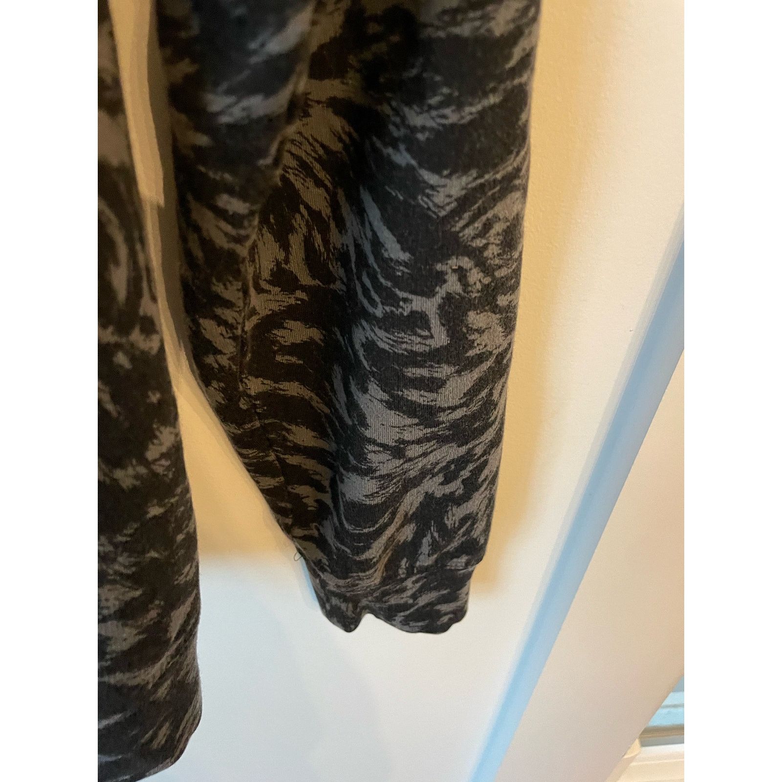Athleta Athleta Studio to Street Black Lynx Printed Sweatshirt, S Size S / US 4 / IT 40 - 4 Thumbnail