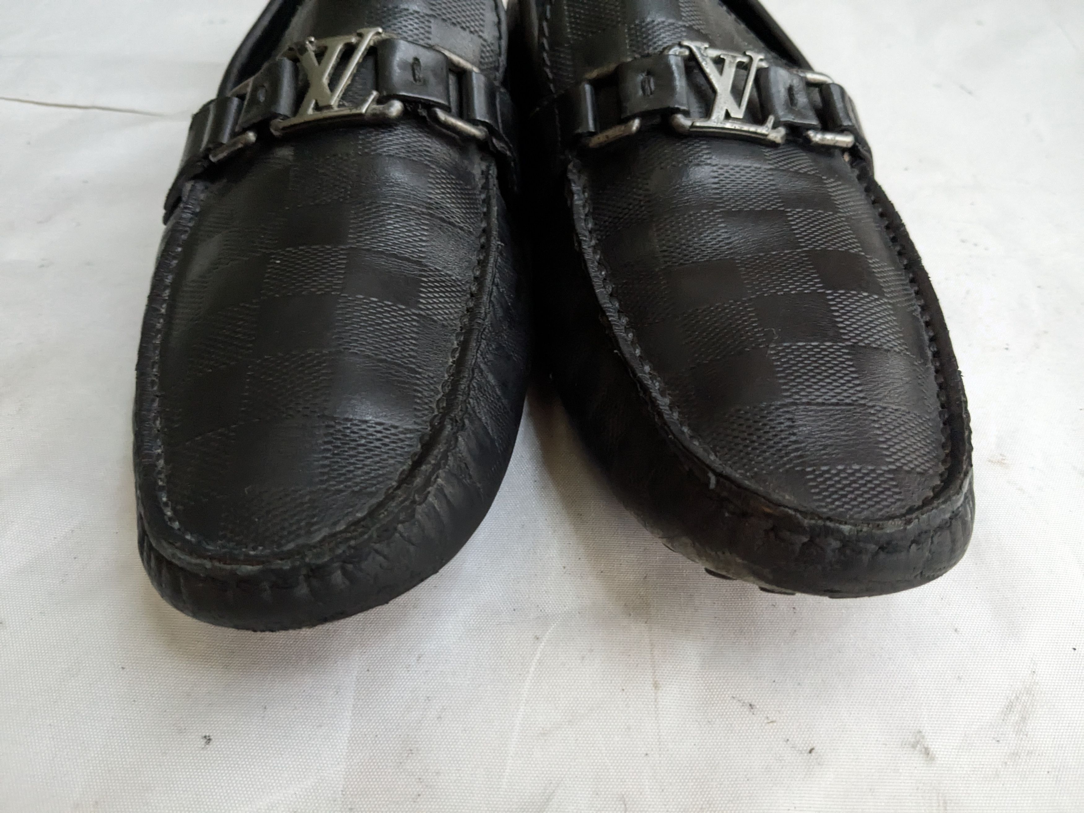 Louis Vuitton Louis Vuitton Driving Loafers Black 9 Leather LV Buckle Size US 9 / EU 42 - 2 Thumbnail