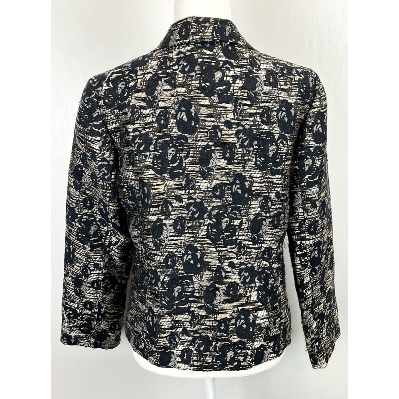 Vintage Chicos Blazer Women Sz 1 M Black & Silver Floral Textured Blazer Jacket Satin/Polyester Button Sleeve Long Casual Business Party/Cocktail Womens Size M / US 6-8 / IT 42-44 - 3 Thumbnail