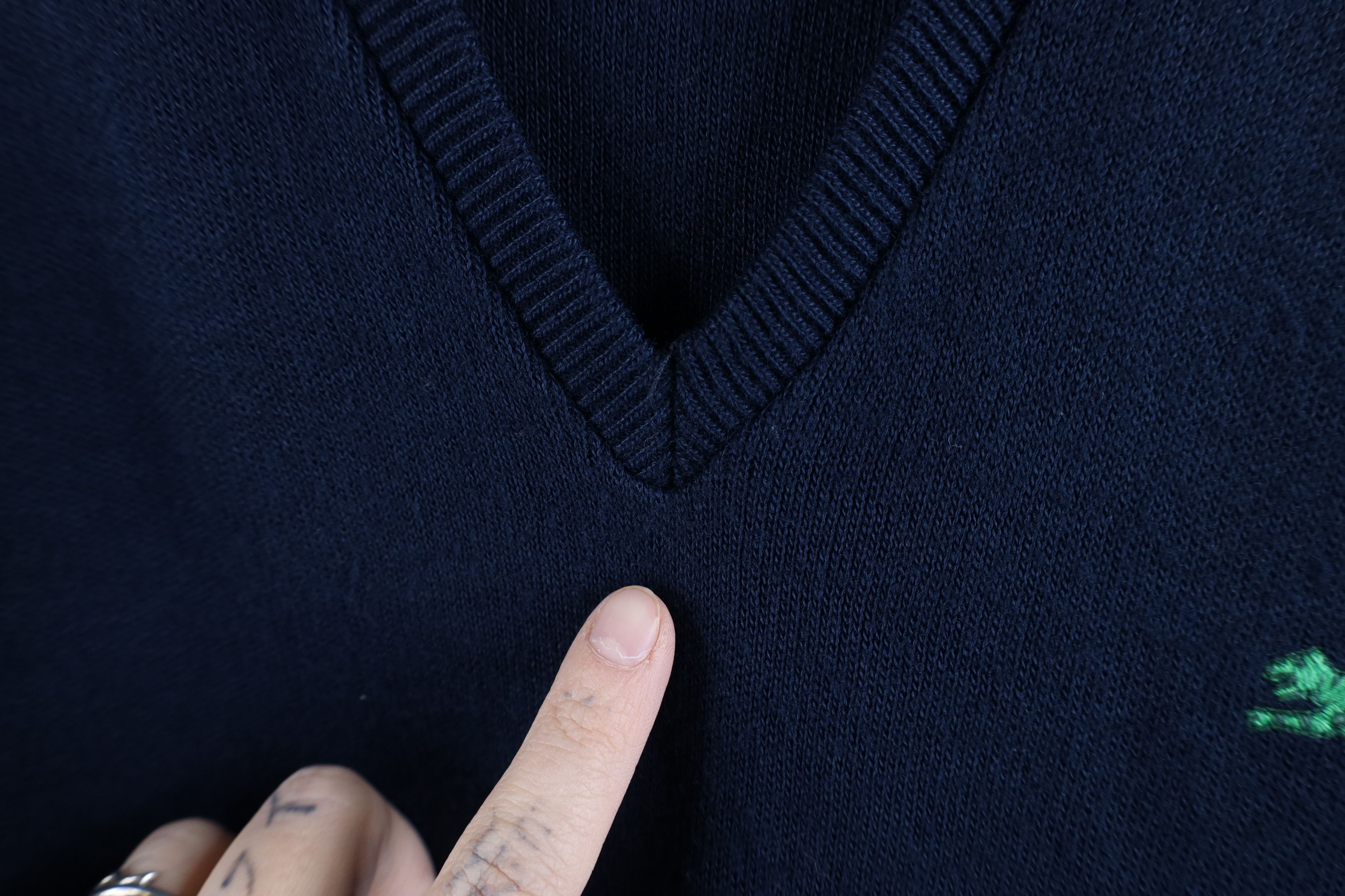 Vintage Vintage 90s Streetwear Knit V-Neck Sweater Navy Blue USA Size US S / EU 44-46 / 1 - 5 Thumbnail