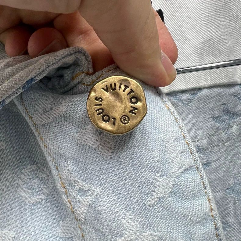Louis Vuitton Louis Vuitton Full print denim jacket Size US M / EU 48-50 / 2 - 5 Thumbnail