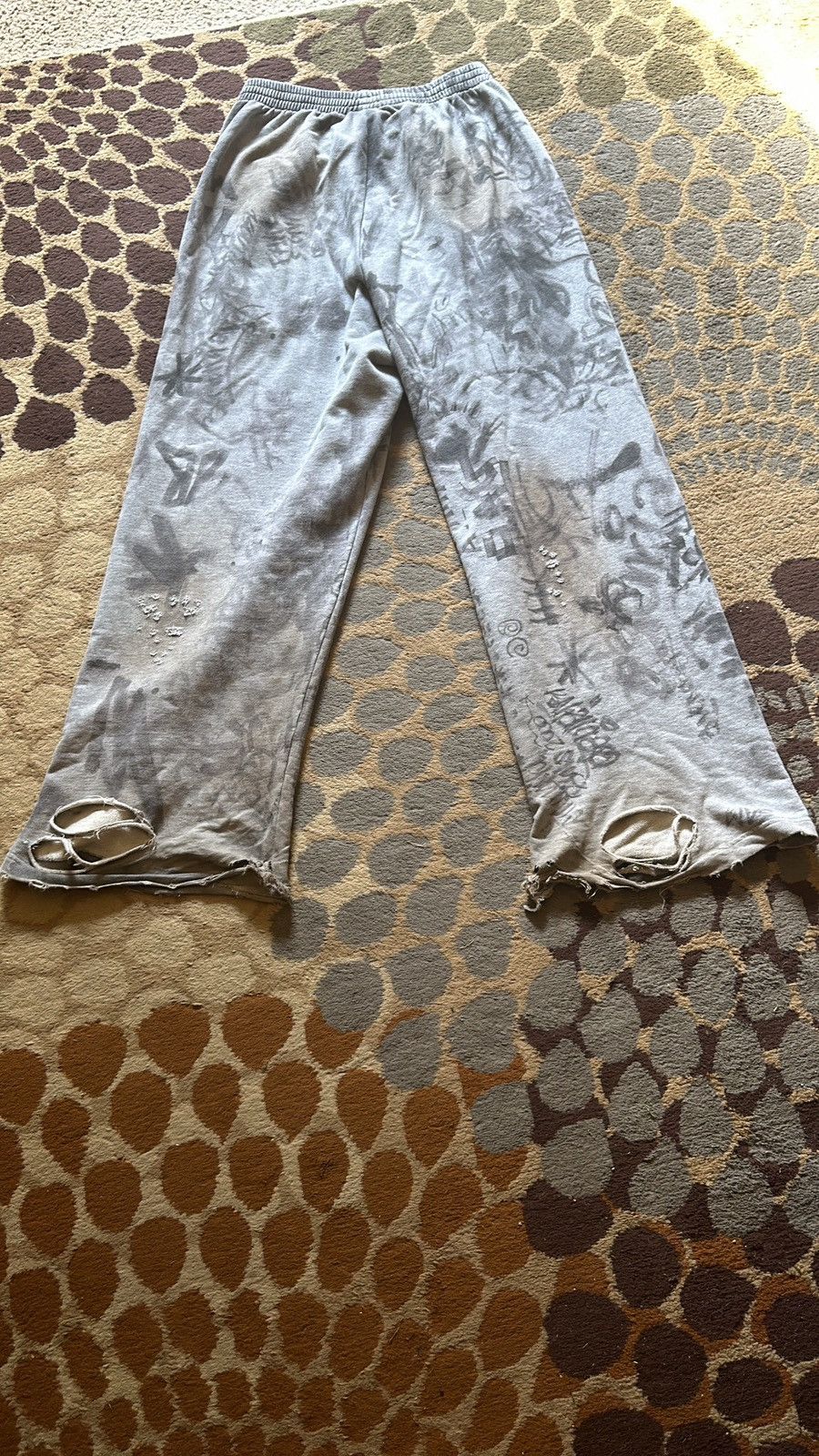 Balenciaga Balenciaga Grey Skater Graffiti Sweatpants Size US 32 / EU 48 - 9 Thumbnail