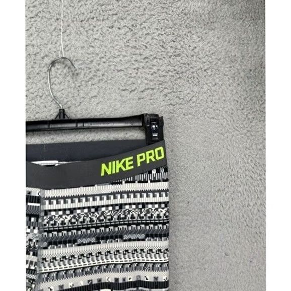Nike Nike Pro Pants Leggings Womens Large Dri-Fit Black White Geometric Hyper Warm 30In Inseam Size 28W Ankle Cross Training Gym Running Activewear Size 36" / US 14 / IT 50 - 5 Thumbnail