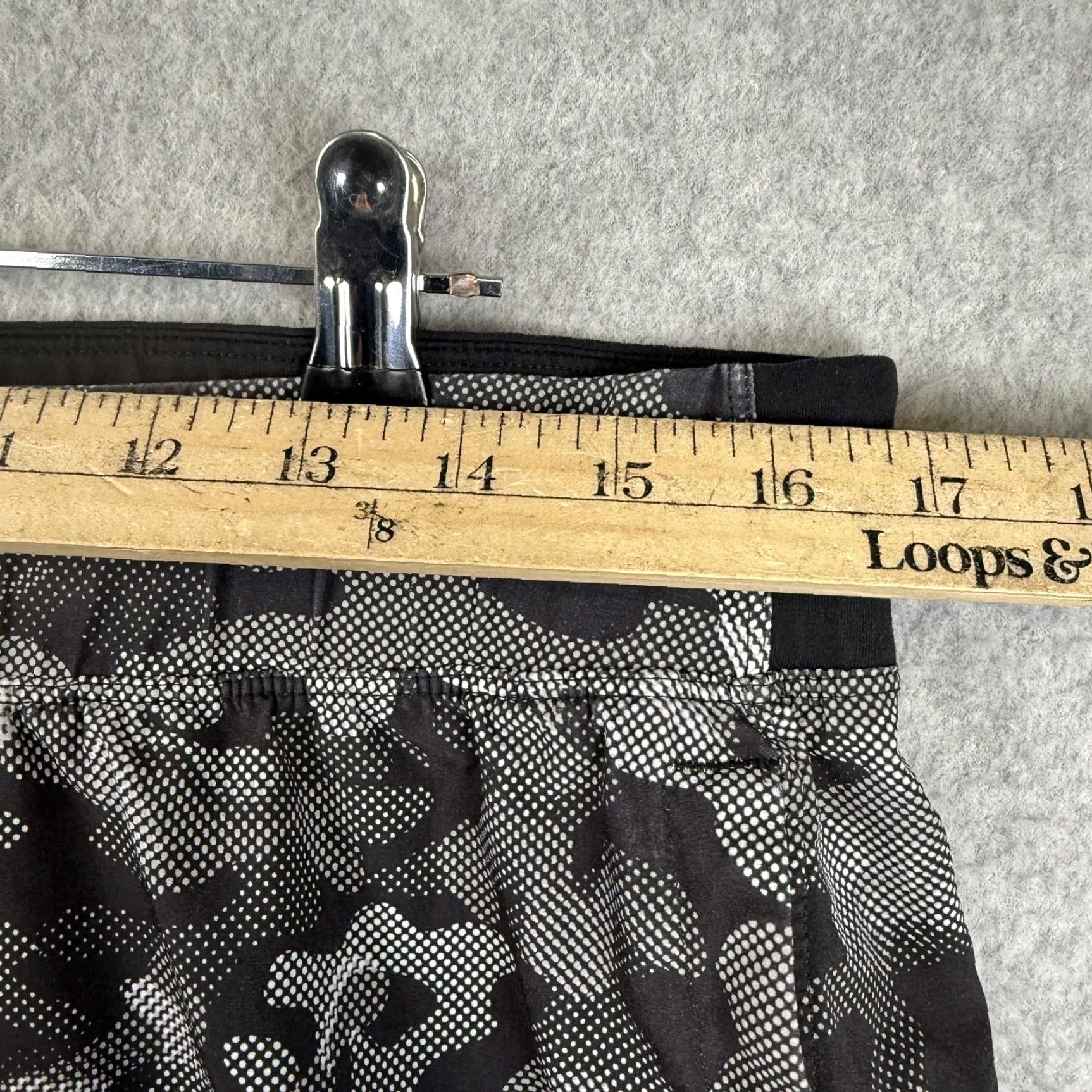 Lululemon VINTAGE Lululemon 9" Inseam Mens Camo Shorts XL Gray Gym Work Out Running Mens, XL, Gray Size US 36 / EU 52 - 2 Thumbnail