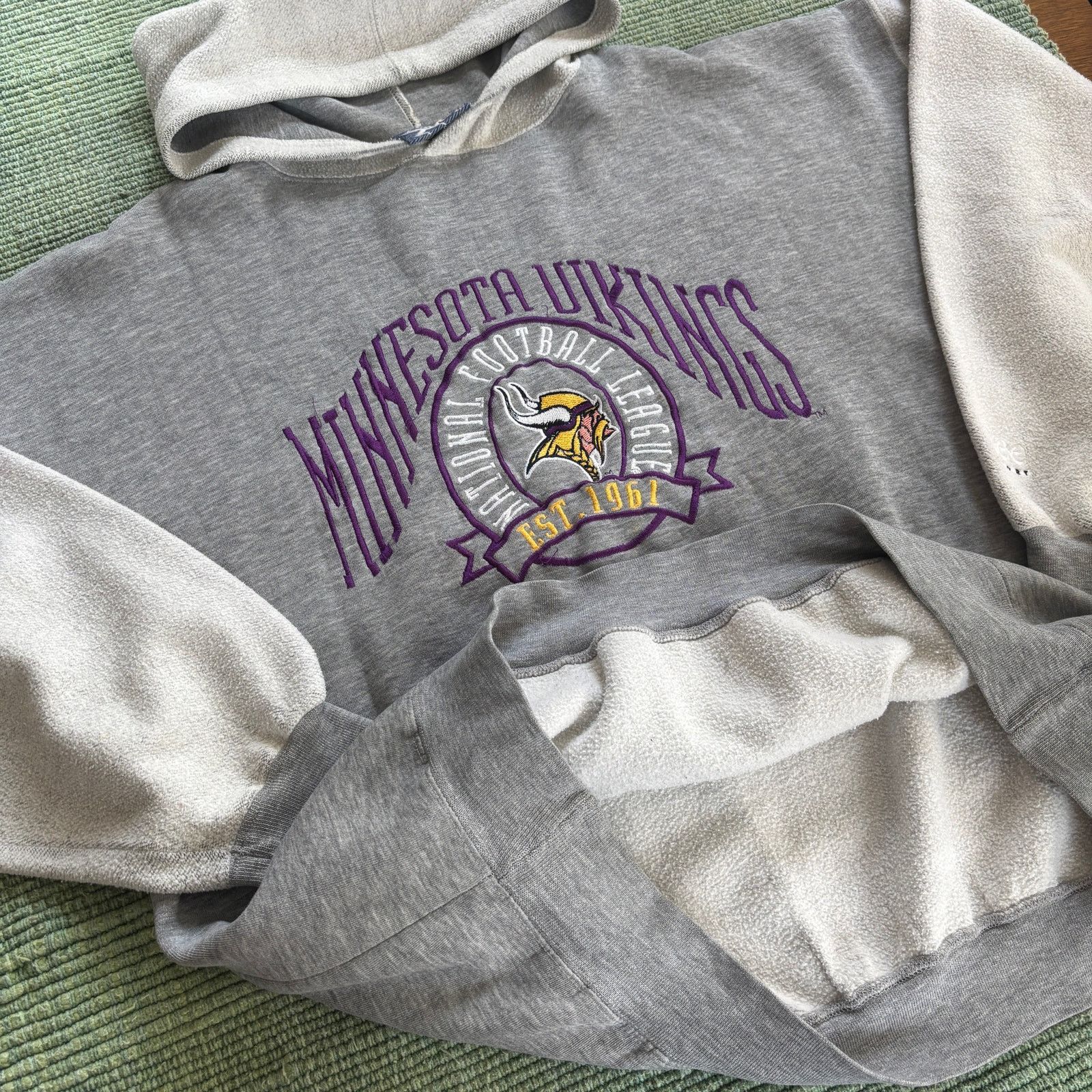 Lee × NFL × Vintage Vintage 90s Minnesota Vikings Embroidered Hoodie Lee L/XL Size US XL / EU 56 / 4 - 6 Thumbnail
