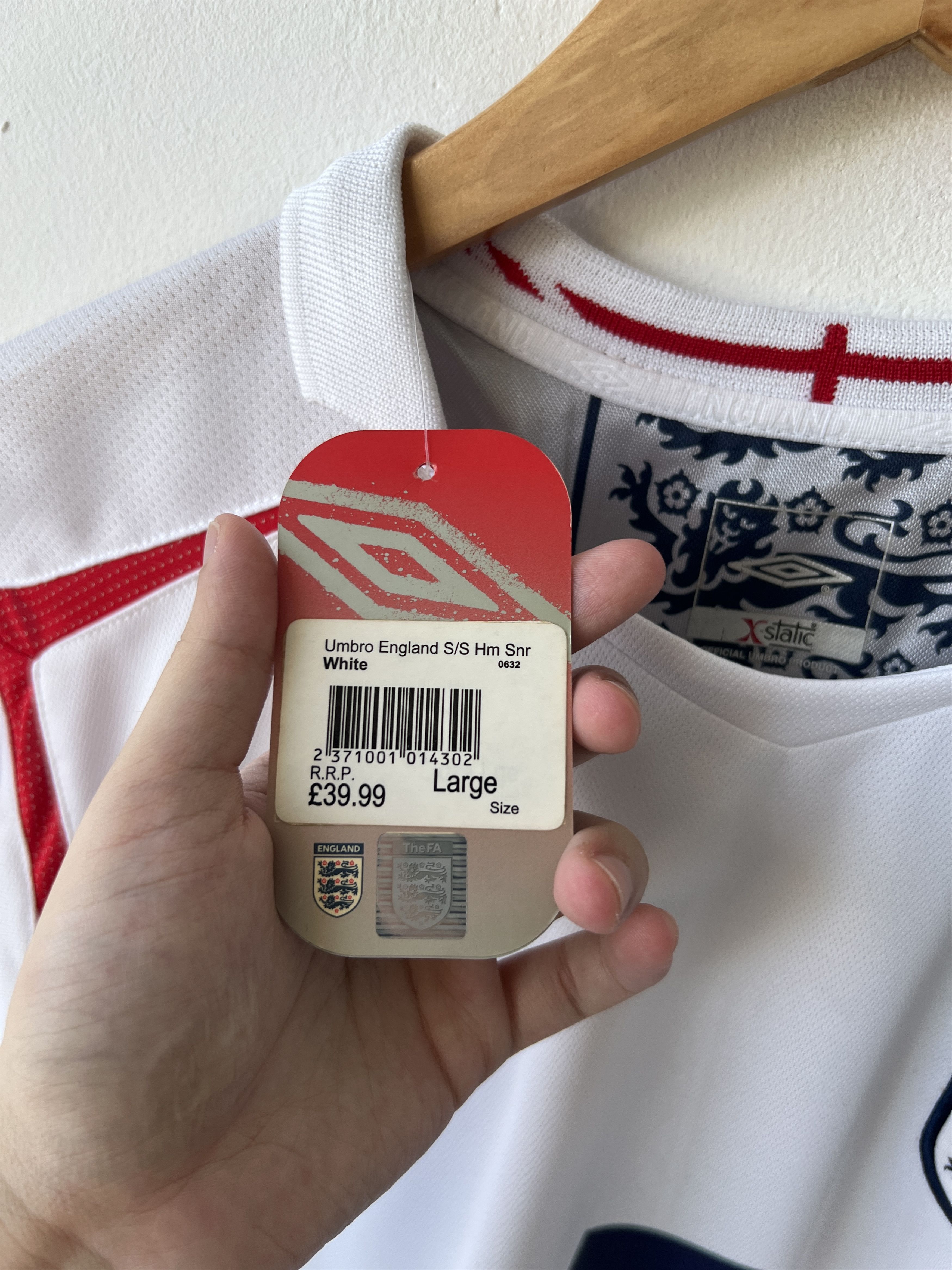 Umbro (L) England 2005-07 Home Kit Beckham #7 (NEW) Size US L / EU 52-54 / 3 - 5 Thumbnail