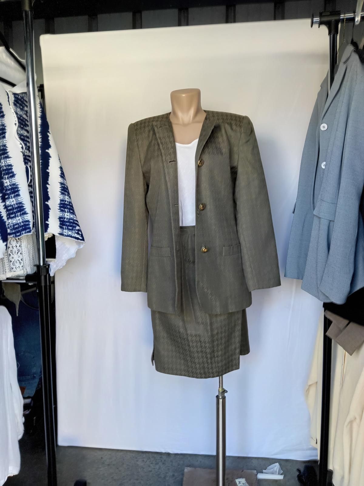 Designer Elegant Women's Suit by Casual Corner - Olive Green Size M / US 6-8 / IT 42-44 - 1 Thumbnail