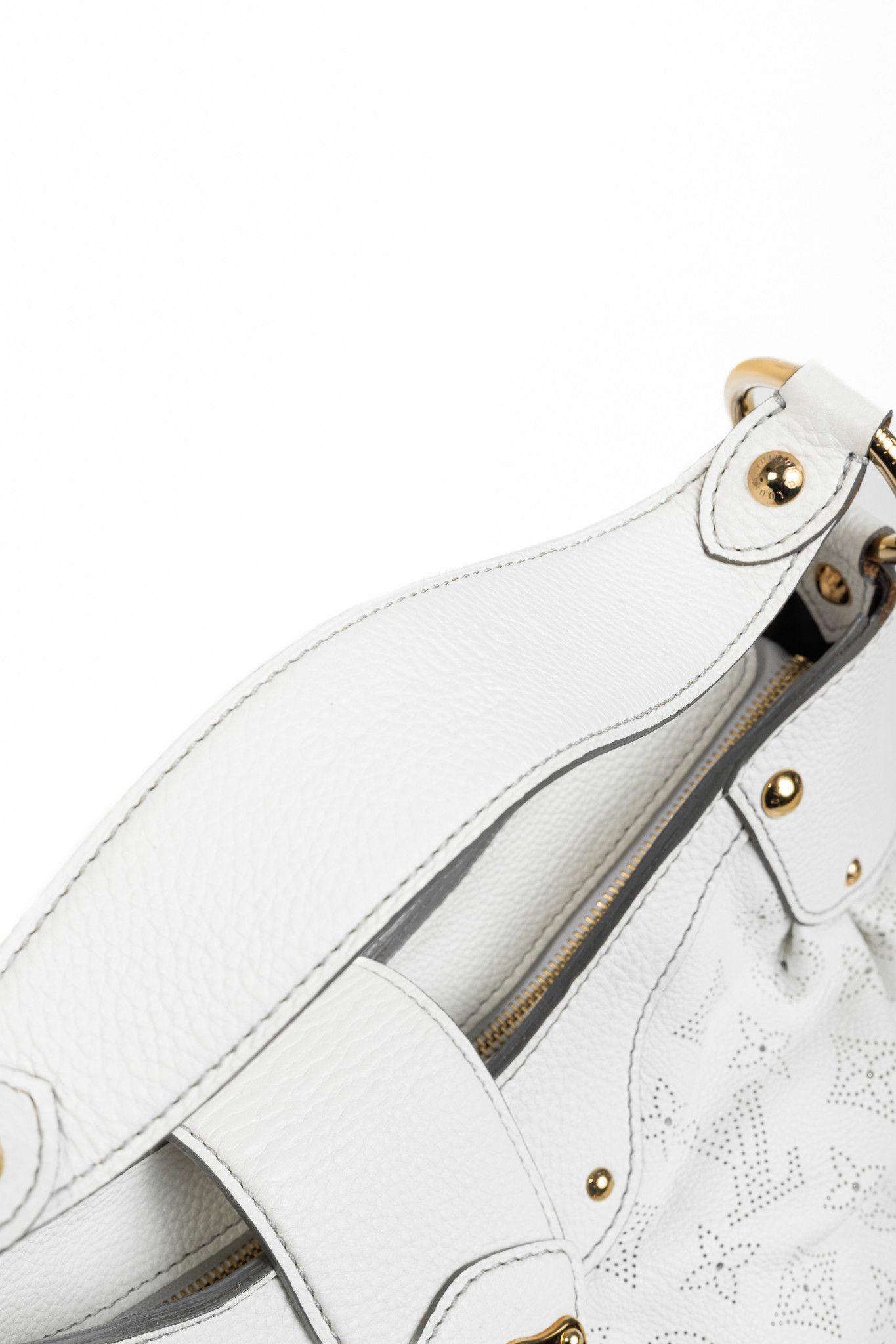 Louis Vuitton Louis Vuitton Solar GM White Mahina Perforated Leather Hobo Size ONE SIZE - 7 Thumbnail