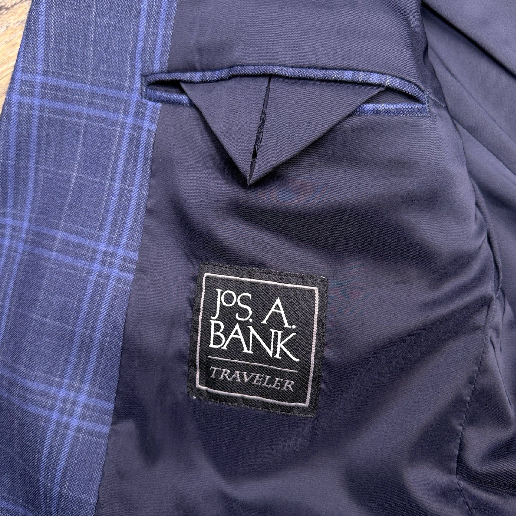 Jos. A. Bank Jos A Bank Traveler Suit Jacket 44 Long Navy Plaid Wool Blazer Wool Blazer Men Regular Long Notch Classic Two-Button Double-Vented Formal Business Size 44R - 5 Thumbnail