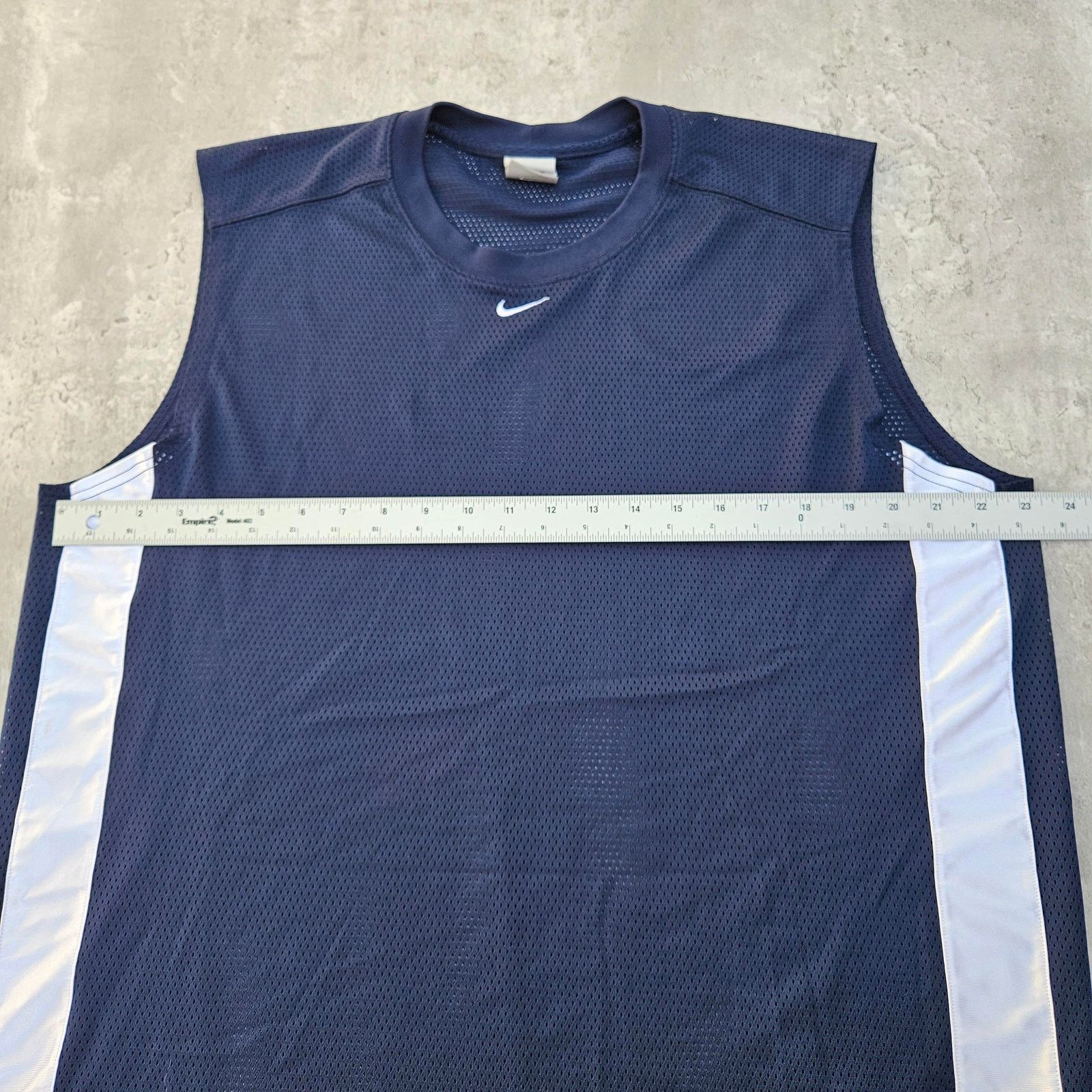 Nike Vintage Nike Center Swoosh Tank Men's Size XL Blue Size US XL / EU 56 / 4 - 4 Thumbnail