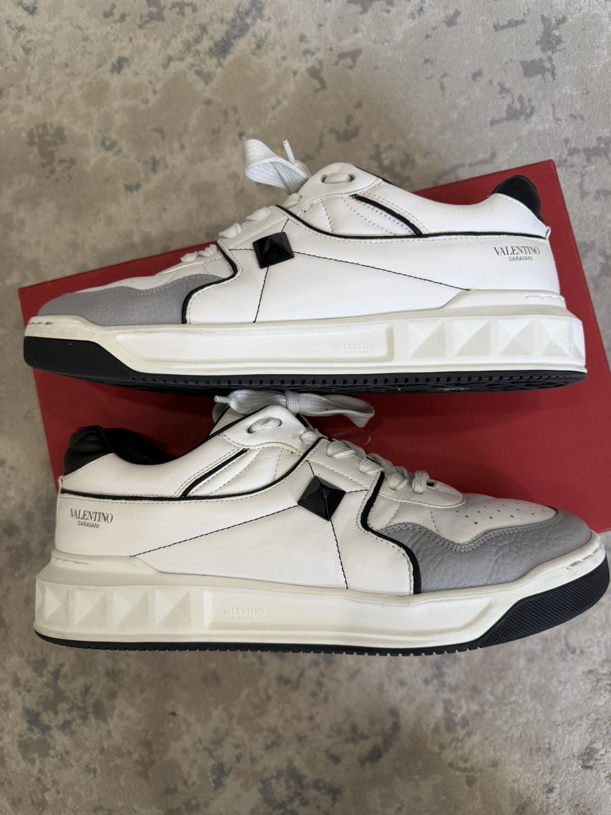 Valentino Valentino One Stud Sneaker size 42 Size US 9 / EU 42 - 3 Thumbnail