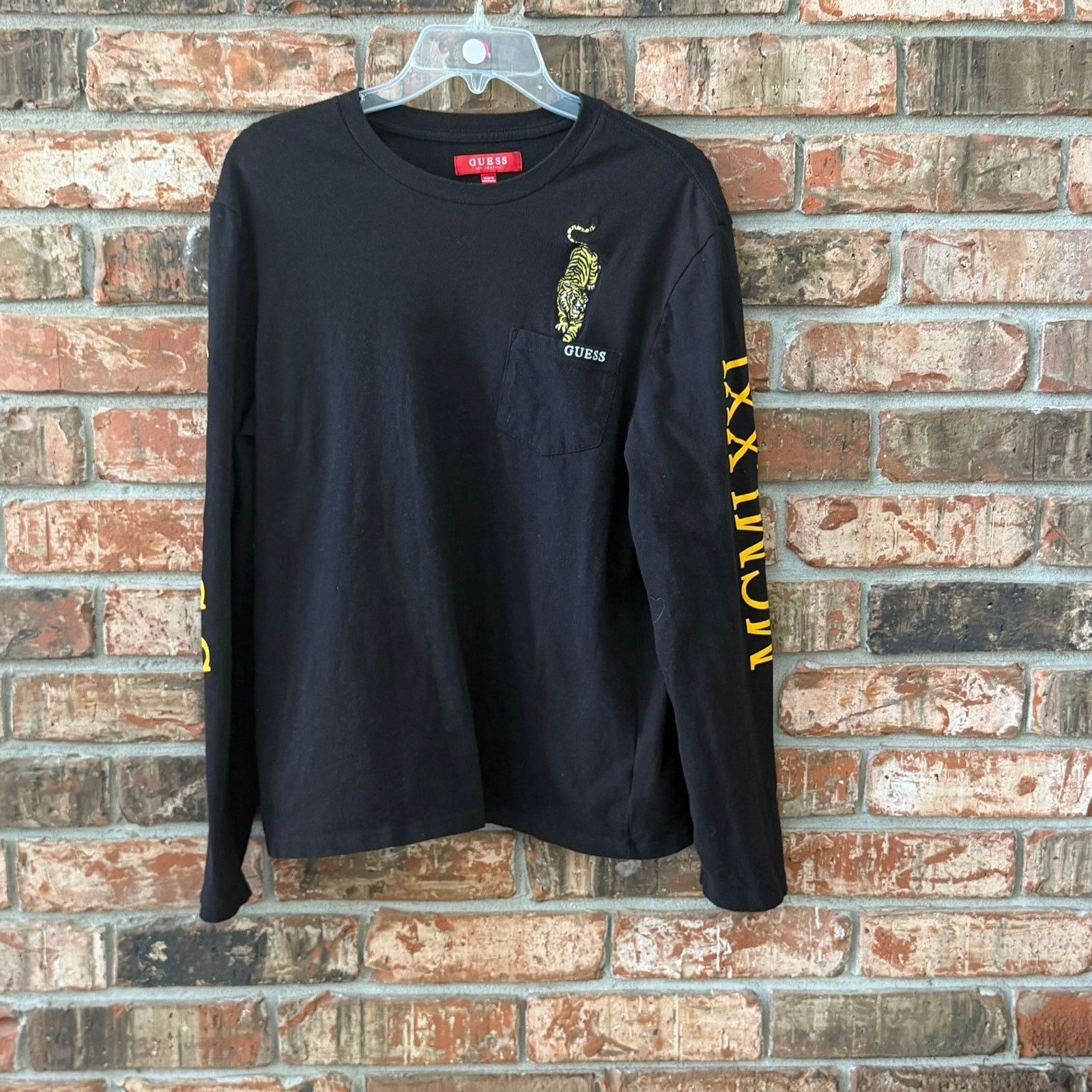 Guess Guess Mens Tiger Long Sleeve Graphic Tee Size Medium Size US M / EU 48-50 / 2 - 3 Thumbnail