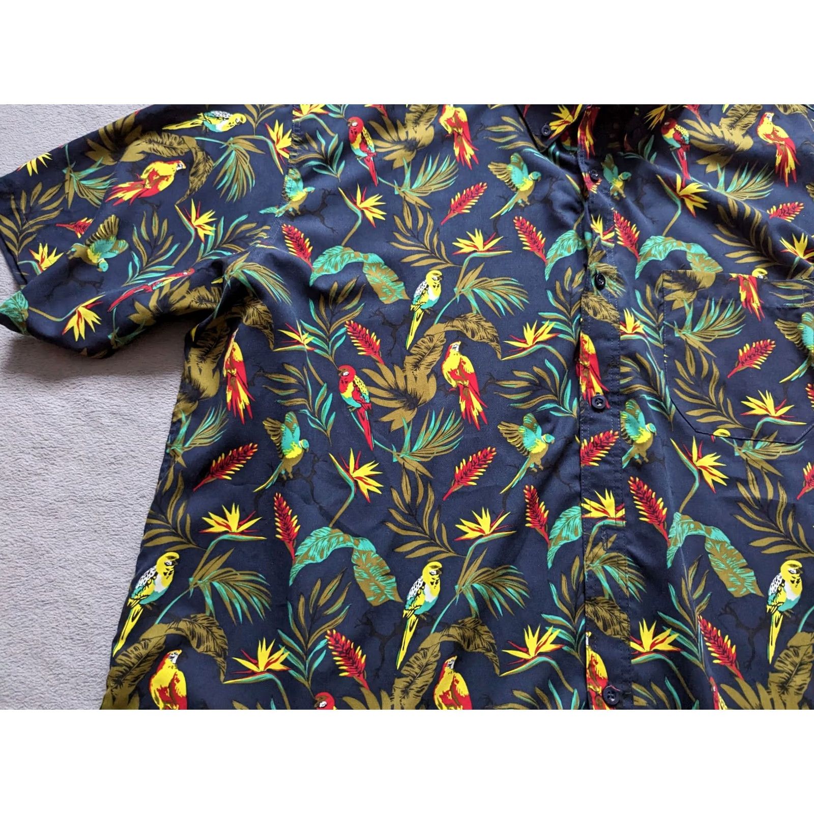 Cotton Traders Cotton Traders Parrots Button-Up Short Sleeve Shirt Mens 3XL Multicolor Cotton Traders Shirt Mens 3XL Short Sleeve Parrots Button-Up Mens Size US XXL / EU 58 / 5 - 6 Thumbnail