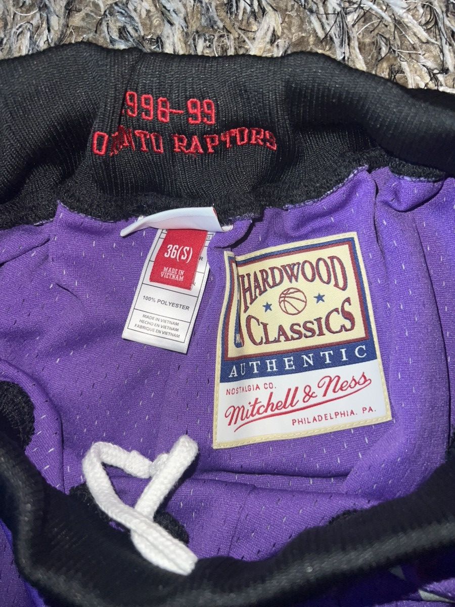 Mitchell & Ness Mitchell Ness Toronto Raptors Authentic Shorts 98 99 Size US 30 / EU 46 - 10 Thumbnail