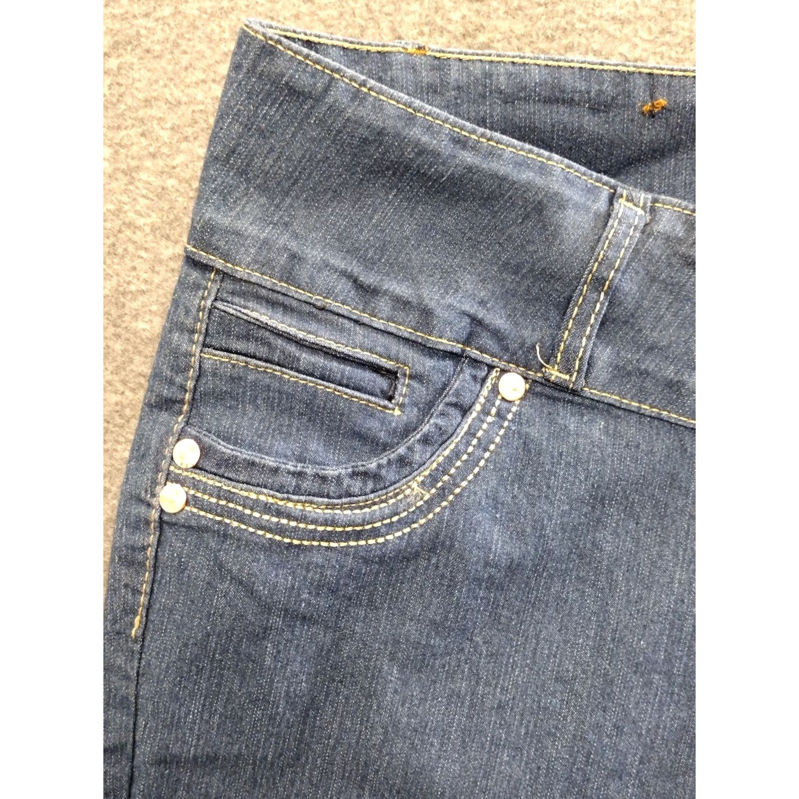 Vintage Unbranded Women's 3 Button Skinny Jeans Trim Pockets Size 21/22 Denim Blue Slim Stretch Mid Rise 30 Inseam Plus Size Jeans Women City 21/22 Size 42" / US 20 - 6 Thumbnail