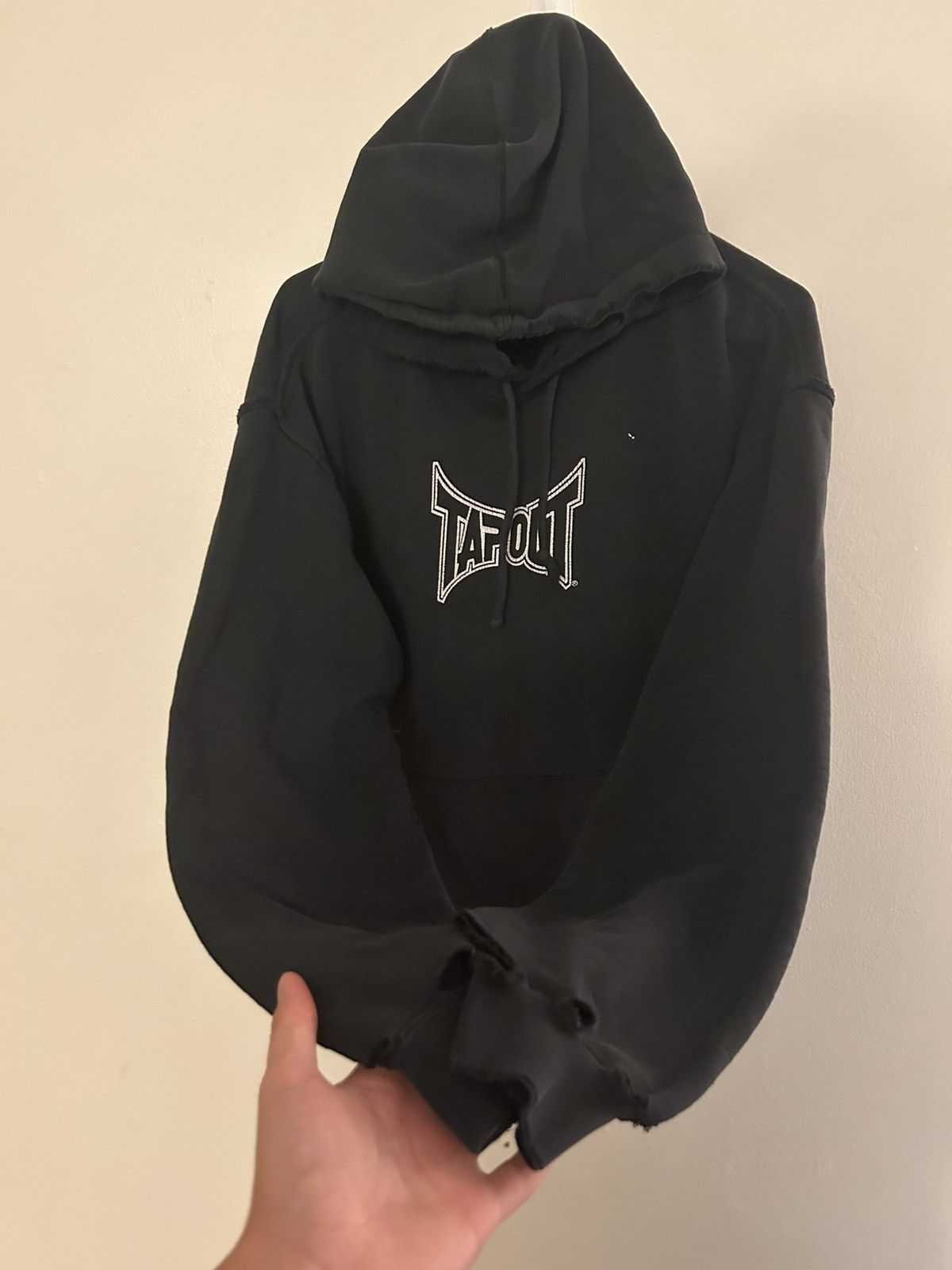 4GSELLER Vintage THRASHED Faded Perfect Black Tapout Hoodie Size US L / EU 52-54 / 3 - 2 Thumbnail
