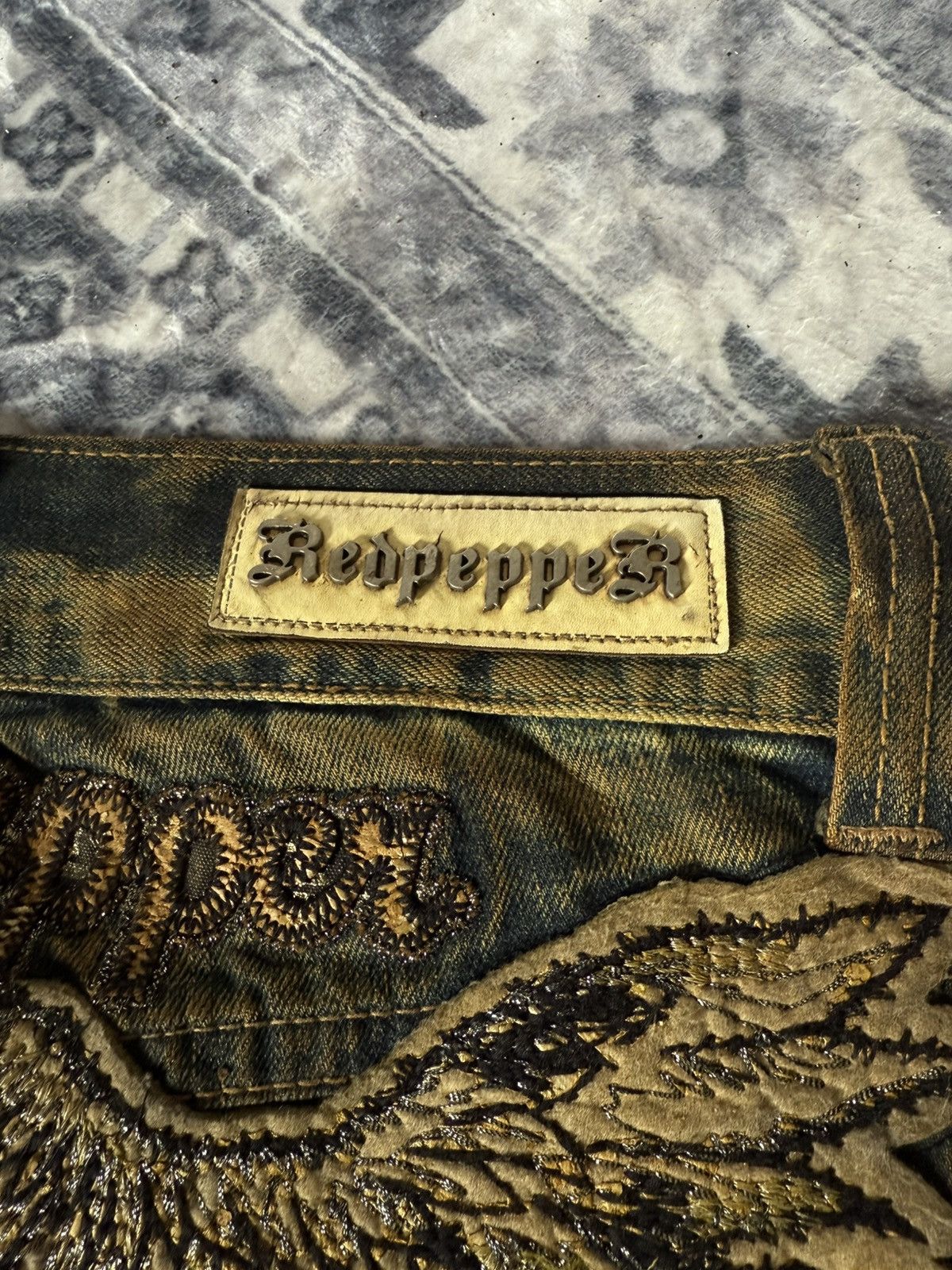 If Six Was Nine Red Pepper Shadow Mud Wash Embroidered Wings Jeans Size US 29 - 22 Thumbnail