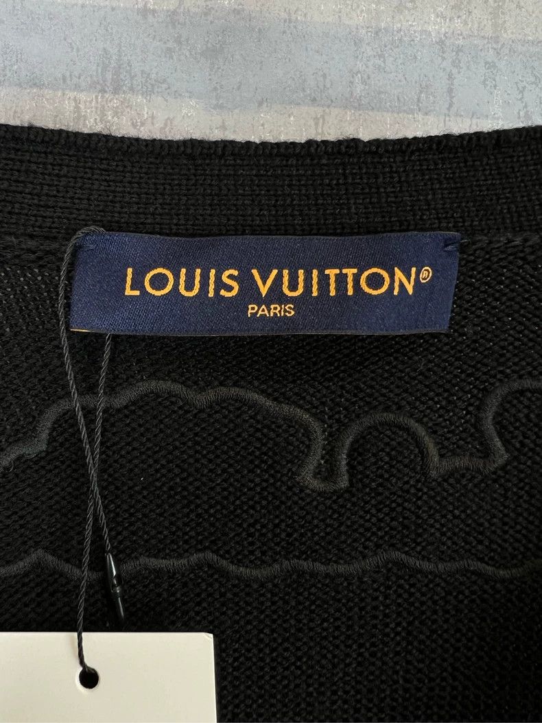 Louis Vuitton Louis Vuitton size 5l Black Spaceman rhinestone LOGO sweate Size US M / EU 48-50 / 2 - 5 Thumbnail