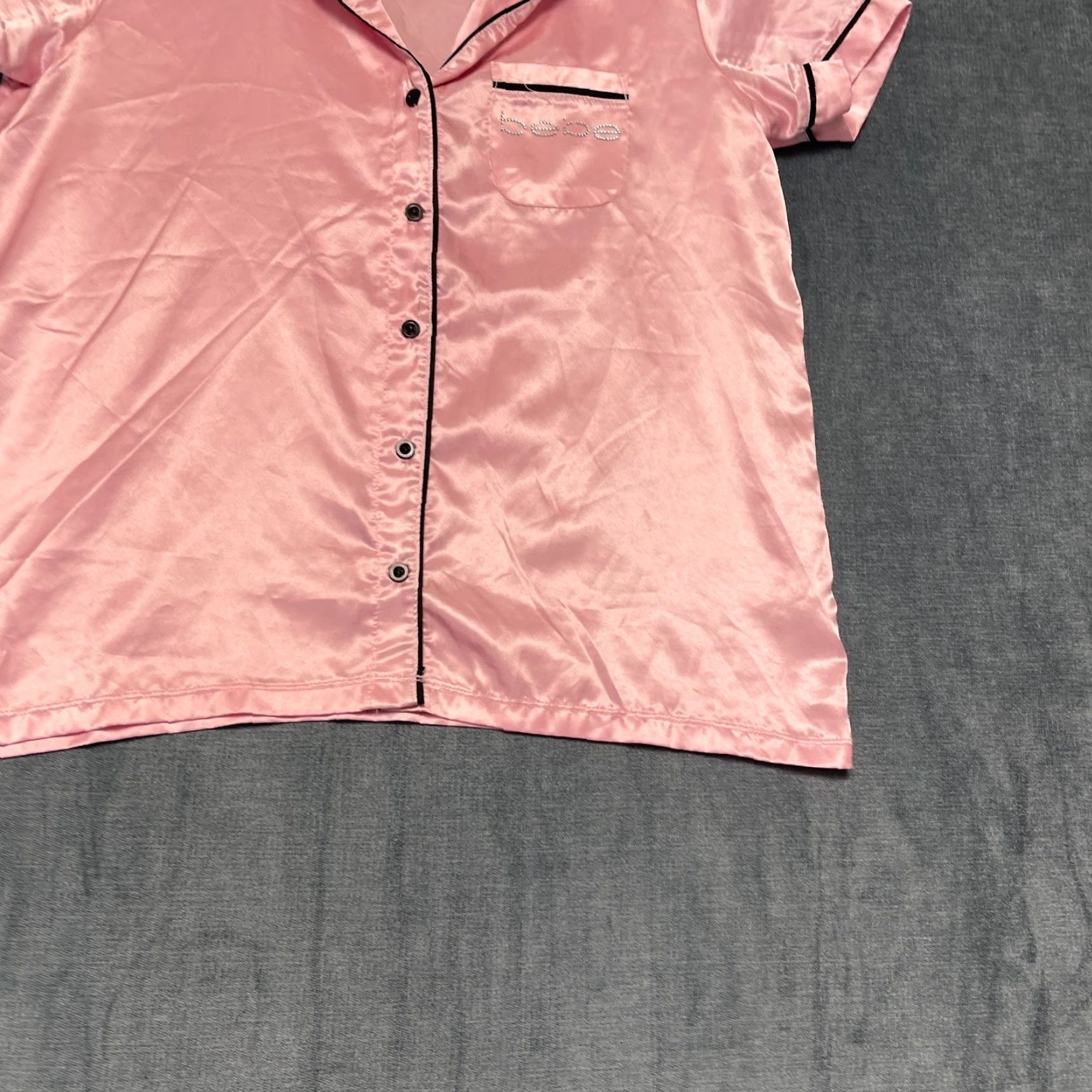 Bebe Bebe Shirt Womens M Pink Satin Piping Trim Beaded Logo Lounge Sleepwear Size M / US 6-8 / IT 42-44 - 2 Thumbnail