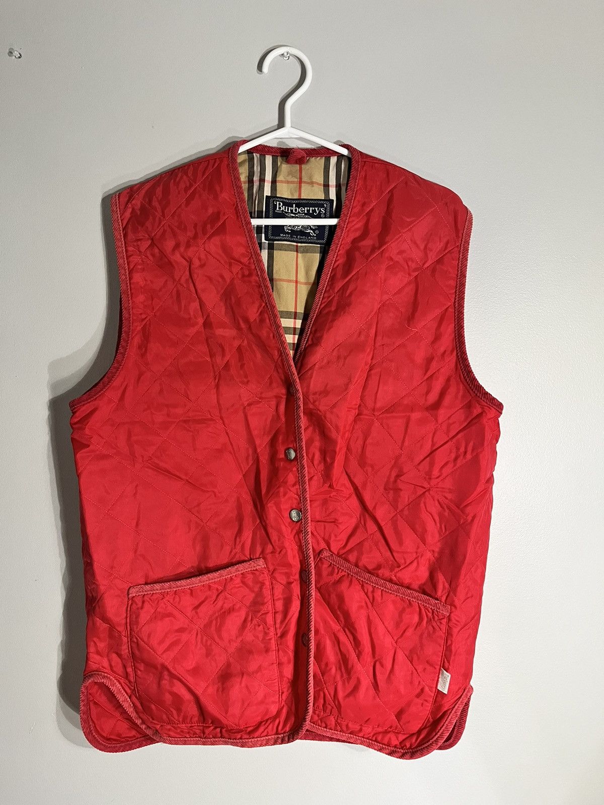 Burberry vest red discount