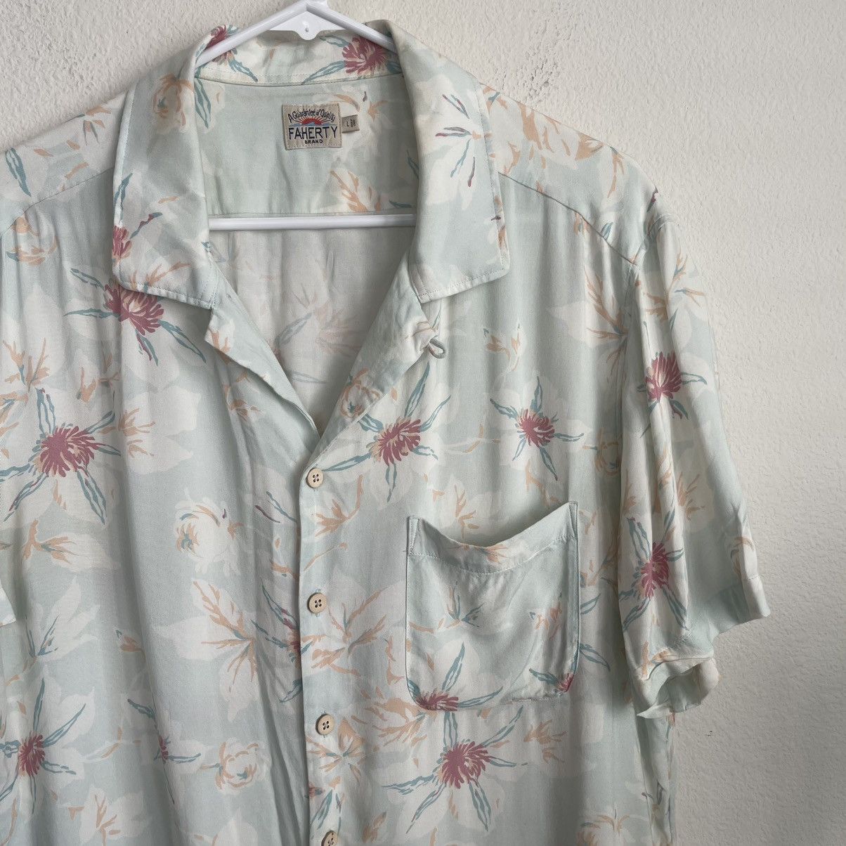 Faherty Faherty Floral Button Down Short Sleeve Recycled Rayon Shirt Size US L / EU 52-54 / 3 - 1 Thumbnail