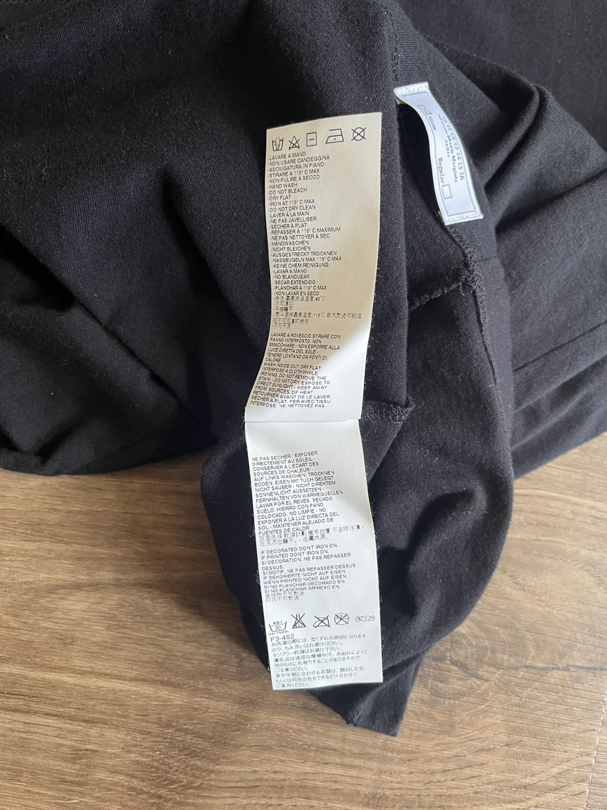 Maison Margiela Maison Margiela Painted Shoulder T-Shirt Black Size 50 Size US L / EU 52-54 / 3 - 9 Thumbnail