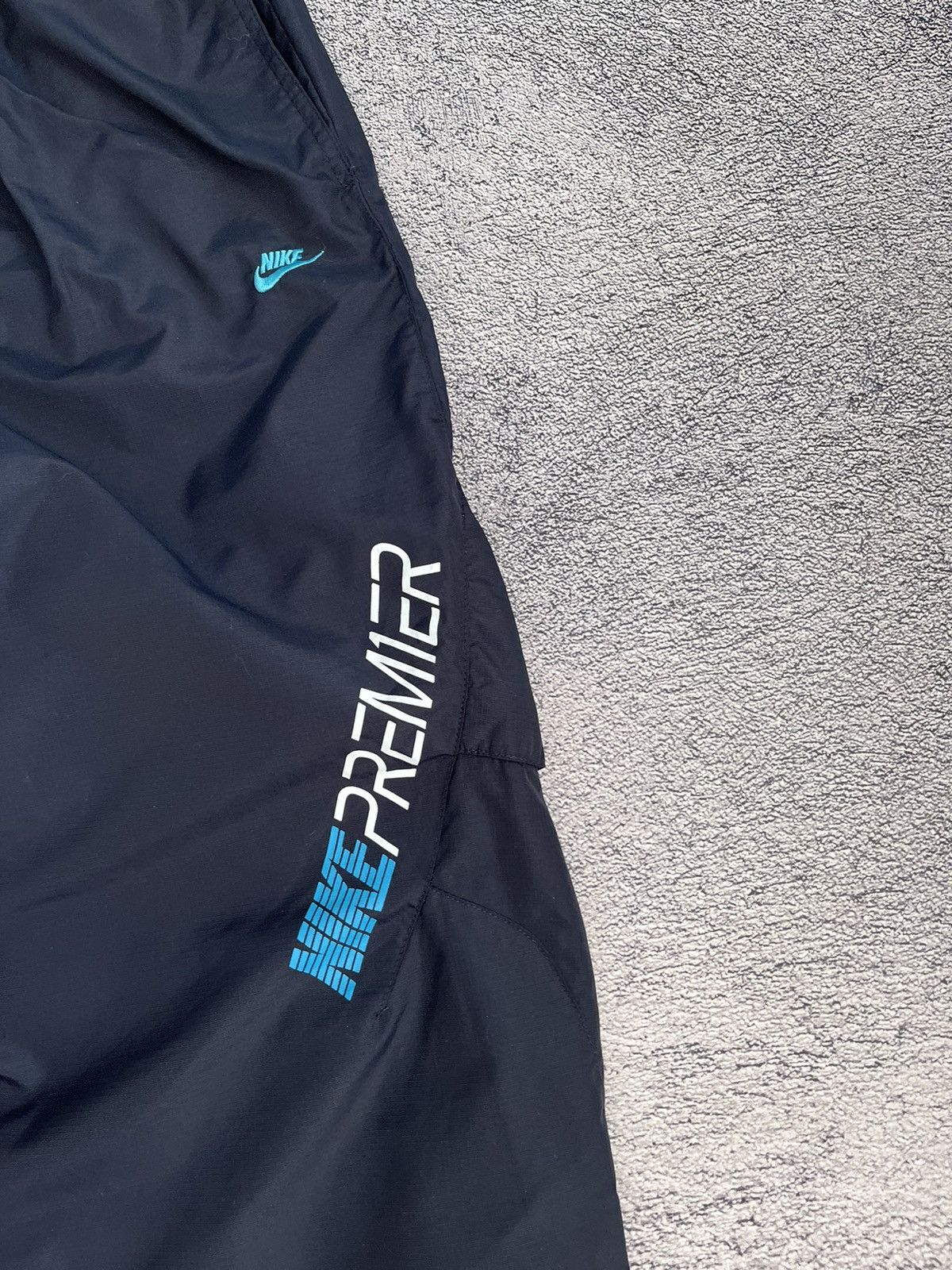 Nike Nike Men’s Track Pants Nylon Vintage Sportswear Blue Size M Size US 32 / EU 48 - 11 Thumbnail