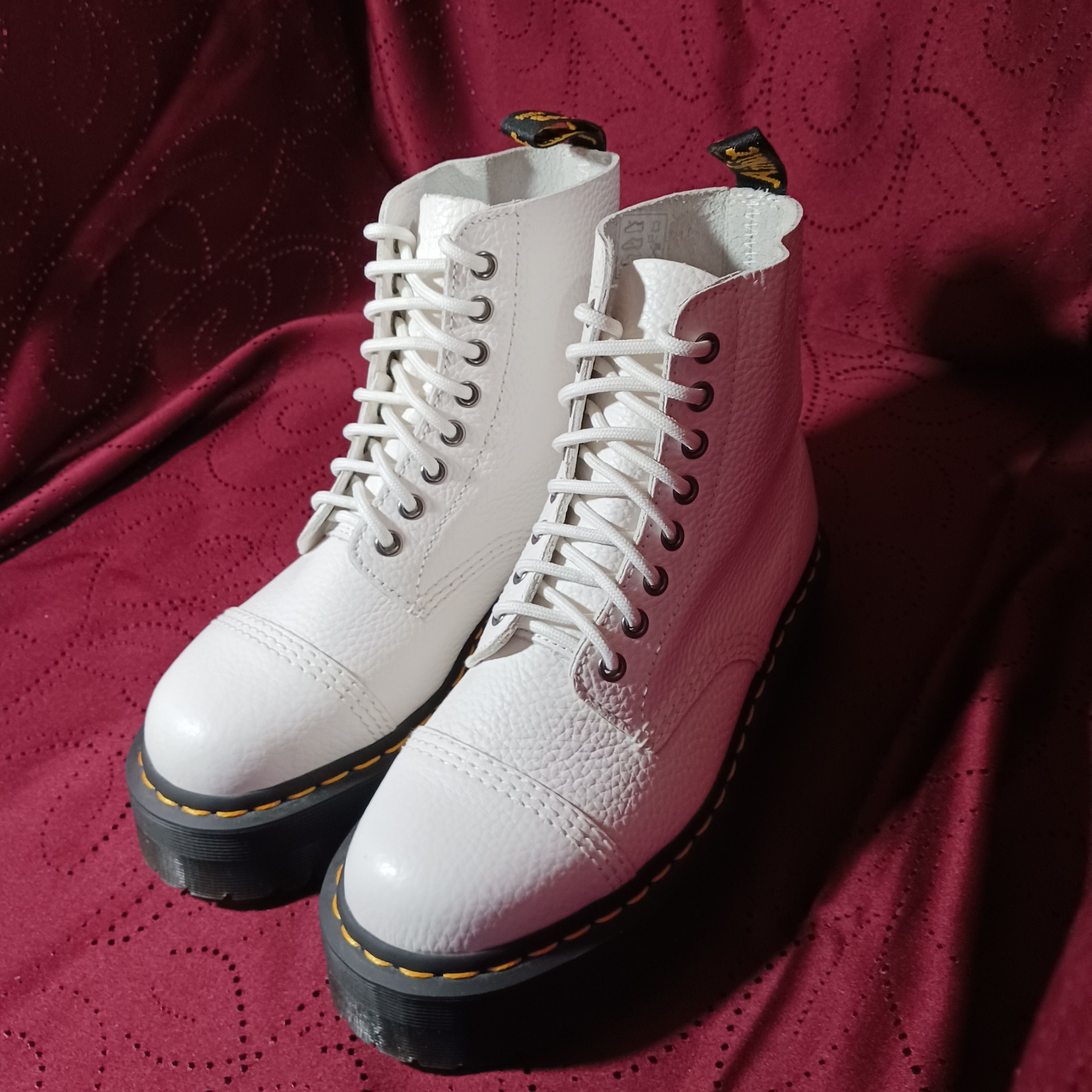 Dr. Martens Dr. Martens White Sinclair Boots W8 Size US 8 / IT 38 - 12 Thumbnail