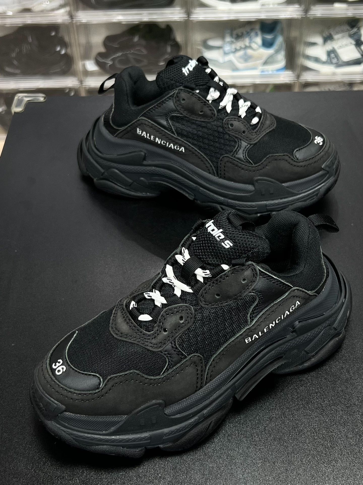 Balenciaga Balenciaga Black Lowtop Sneakers us_6 Women Size US 6 / IT 36 - 1 Thumbnail