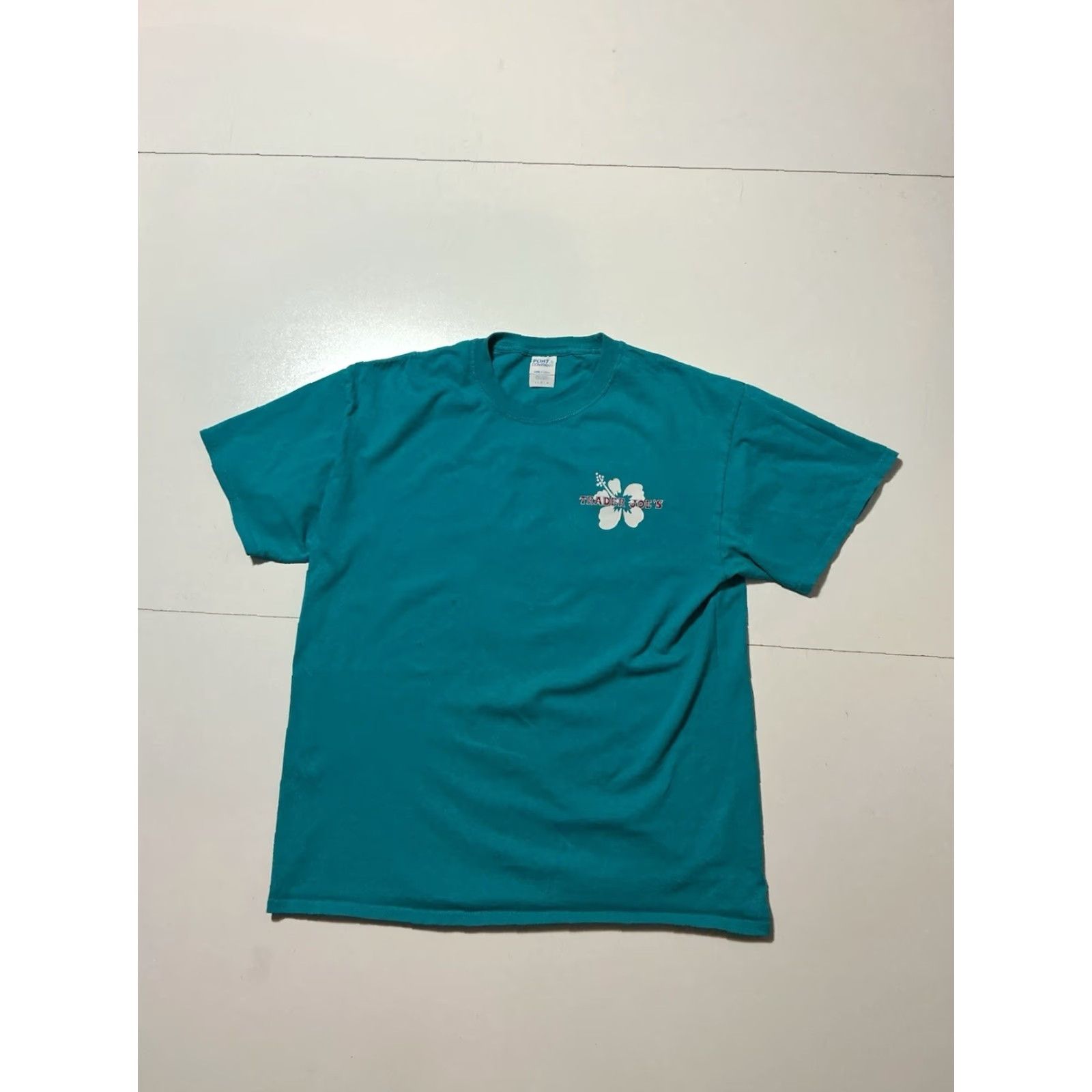 Port & Company VINTAGE Trader Joes Grocery Store Hibiscus Flower Graphic Teal S/S Employee Team Member T-Shirt Sz.L Size US L / EU 52-54 / 3 - 2 Thumbnail