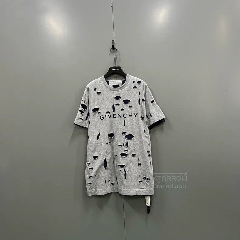 Givenchy Givenchy Big destroyed logo fake two-piece short-sleeve Size US M / EU 48-50 / 2 - 1 Thumbnail