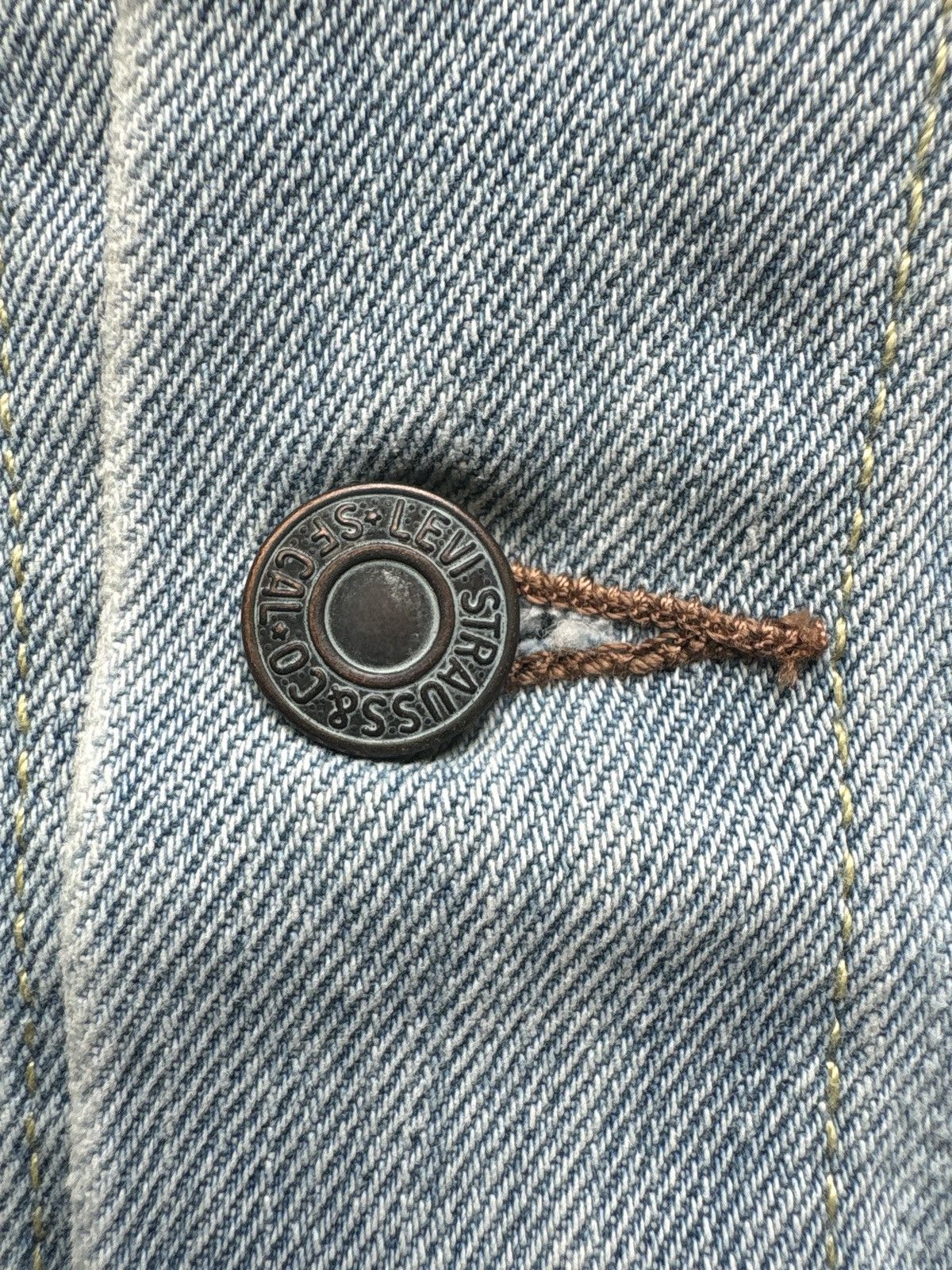 Travis Scott Travis Scott Astroworld Levi’s Denim Jacket Size US M / EU 48-50 / 2 - 13 Thumbnail
