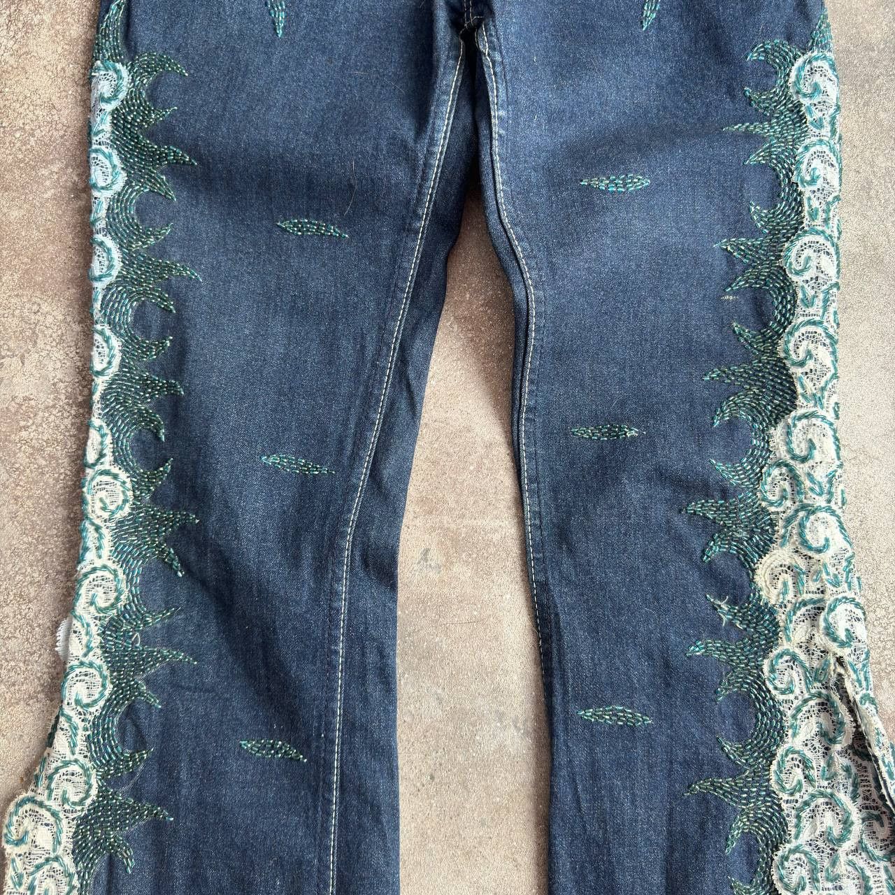 If Six Was Nine × Japanese Brand × Le Grande Bleu (L.G.B.) Cozy Jeans Vintage Y2K Low Rise Mega Flared Jeans Size 28" / US 6 / IT 42 - 4 Thumbnail