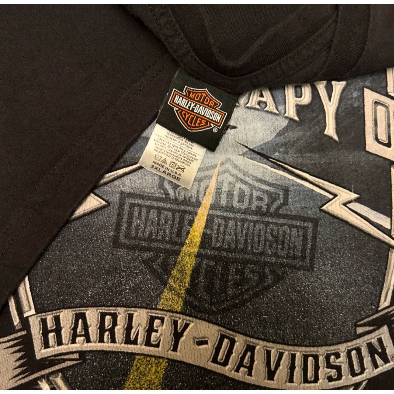 Harley Davidson VINTAGE Harley-Davidson Y2K Biker Road Therapy 2019 Shirt Mens 3XL Black 90s Grunge Logo Canada Size US XXL / EU 58 / 5 - 3 Thumbnail